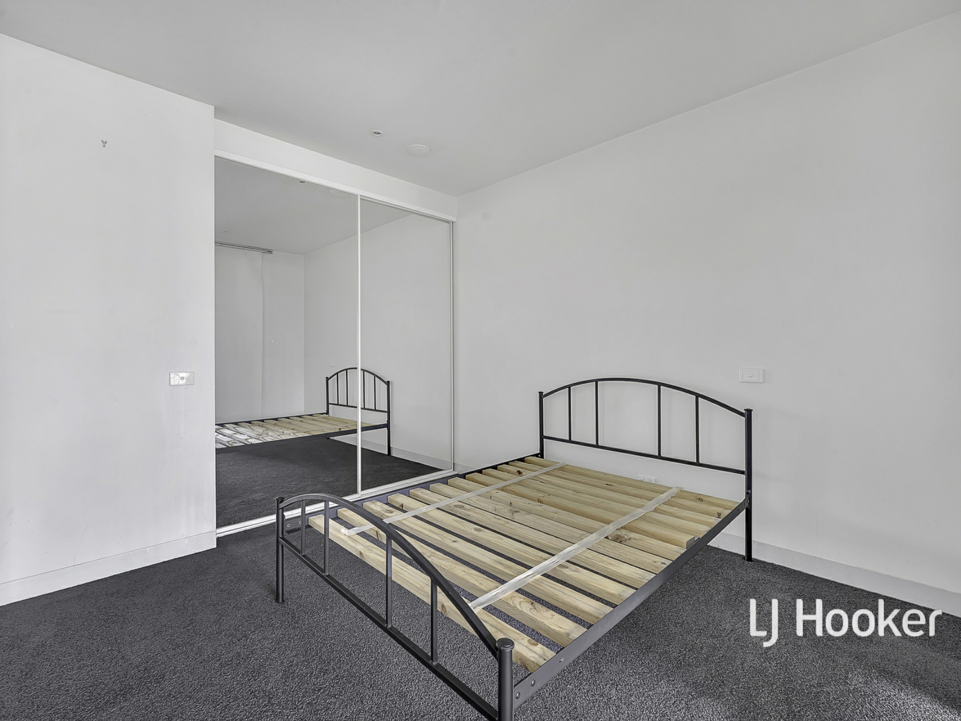 821/555 Flinders Street, MELBOURNE
