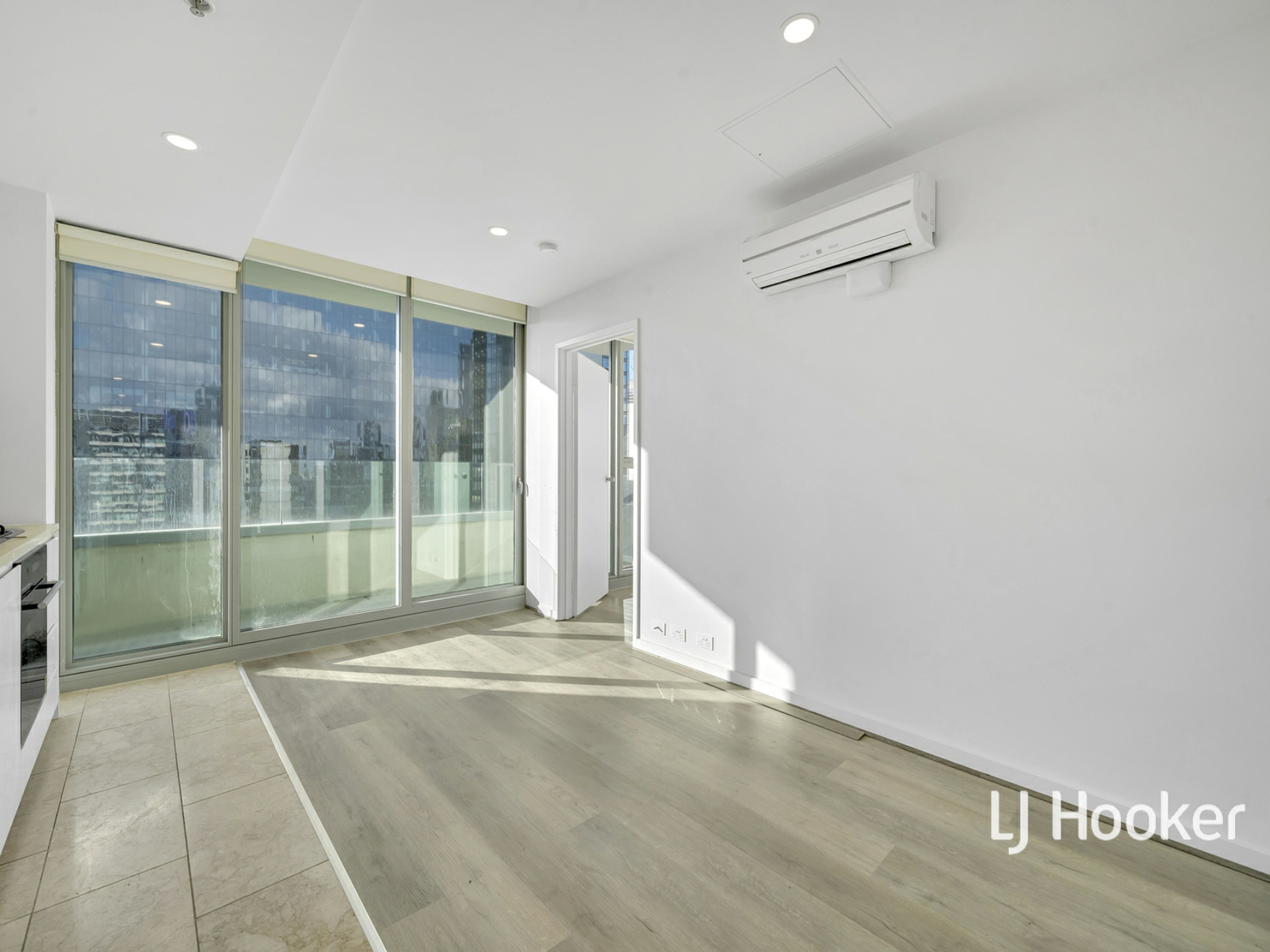 2502/8 Downie Street, MELBOURNE