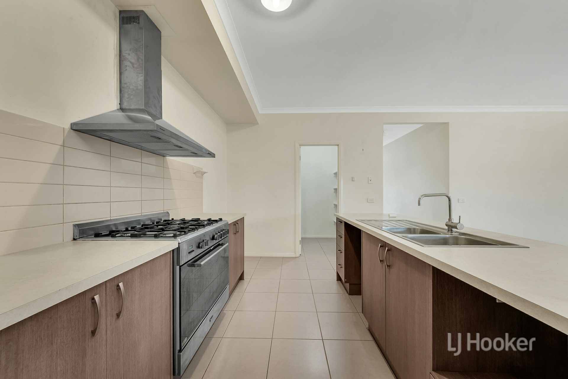 82 Fongeo Drive, POINT COOK