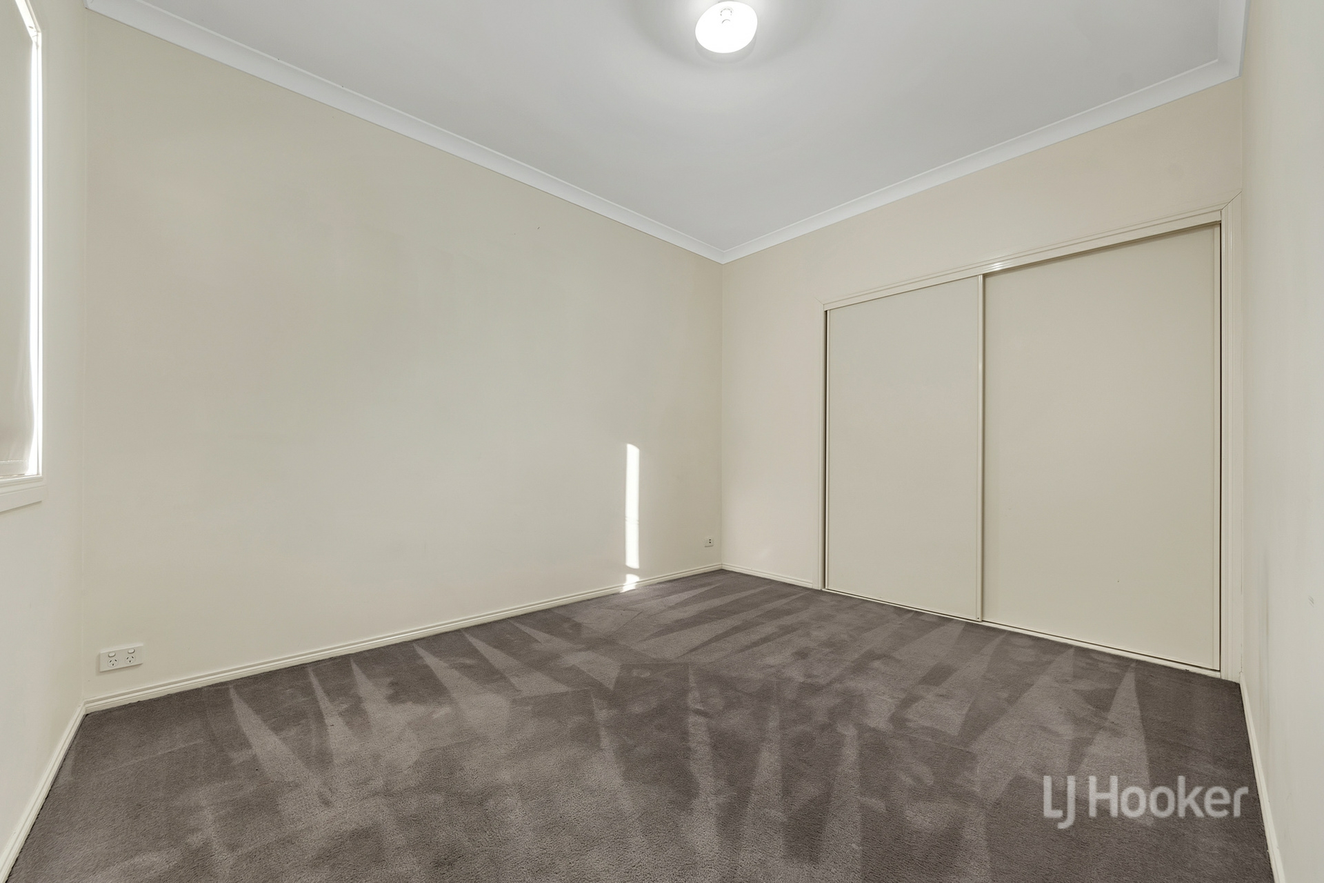 82 Fongeo Drive, POINT COOK