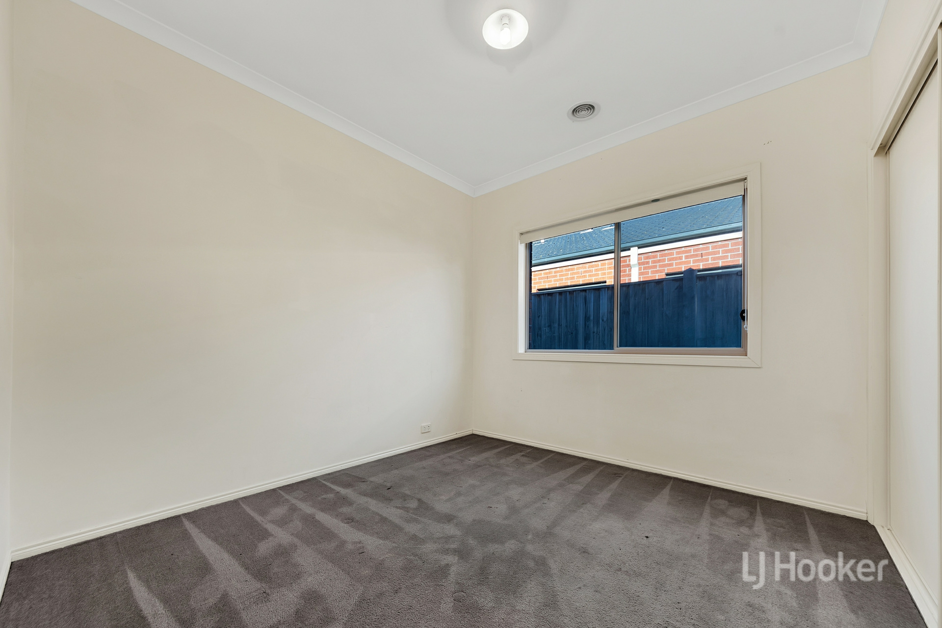 82 Fongeo Drive, POINT COOK