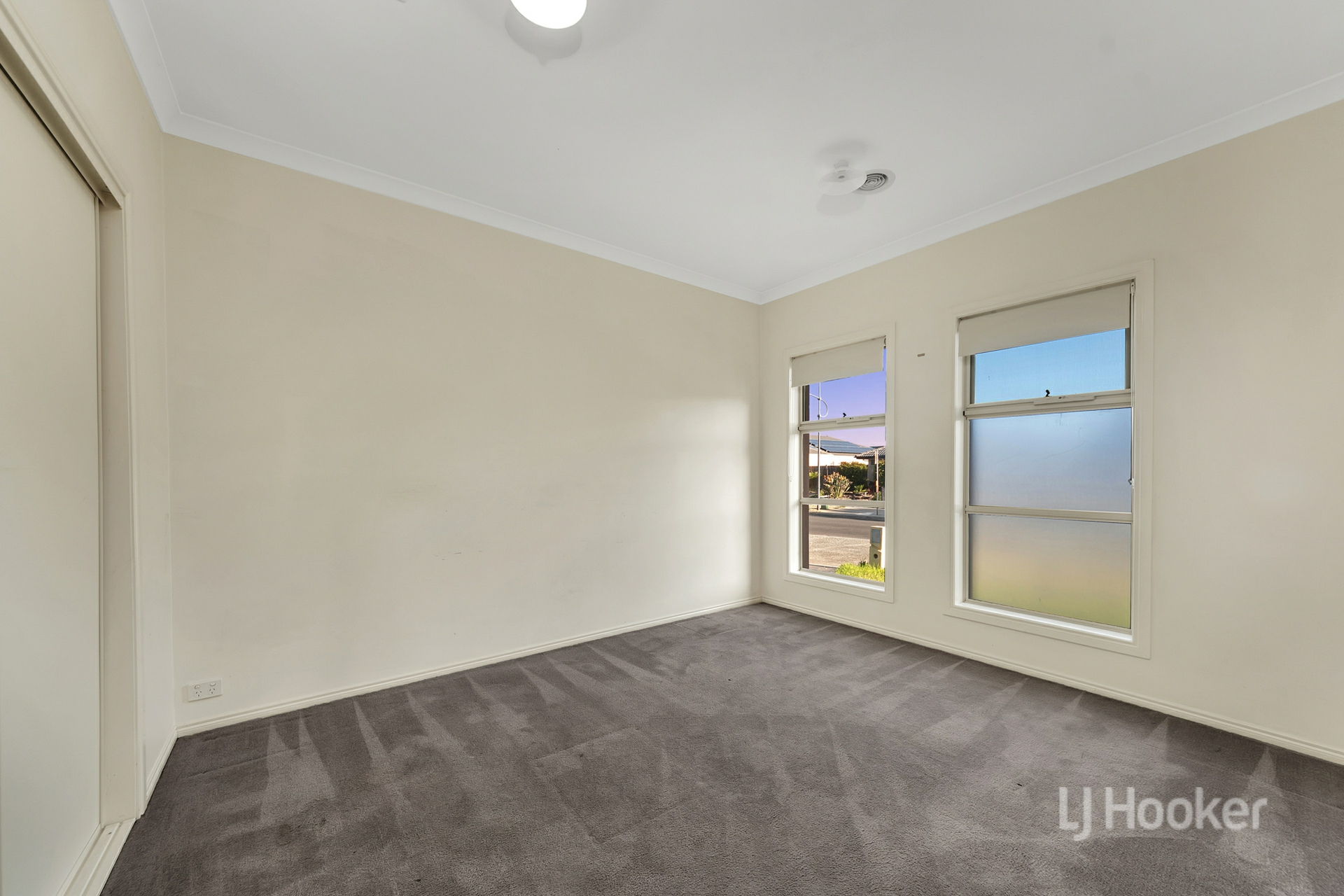 82 Fongeo Drive, POINT COOK