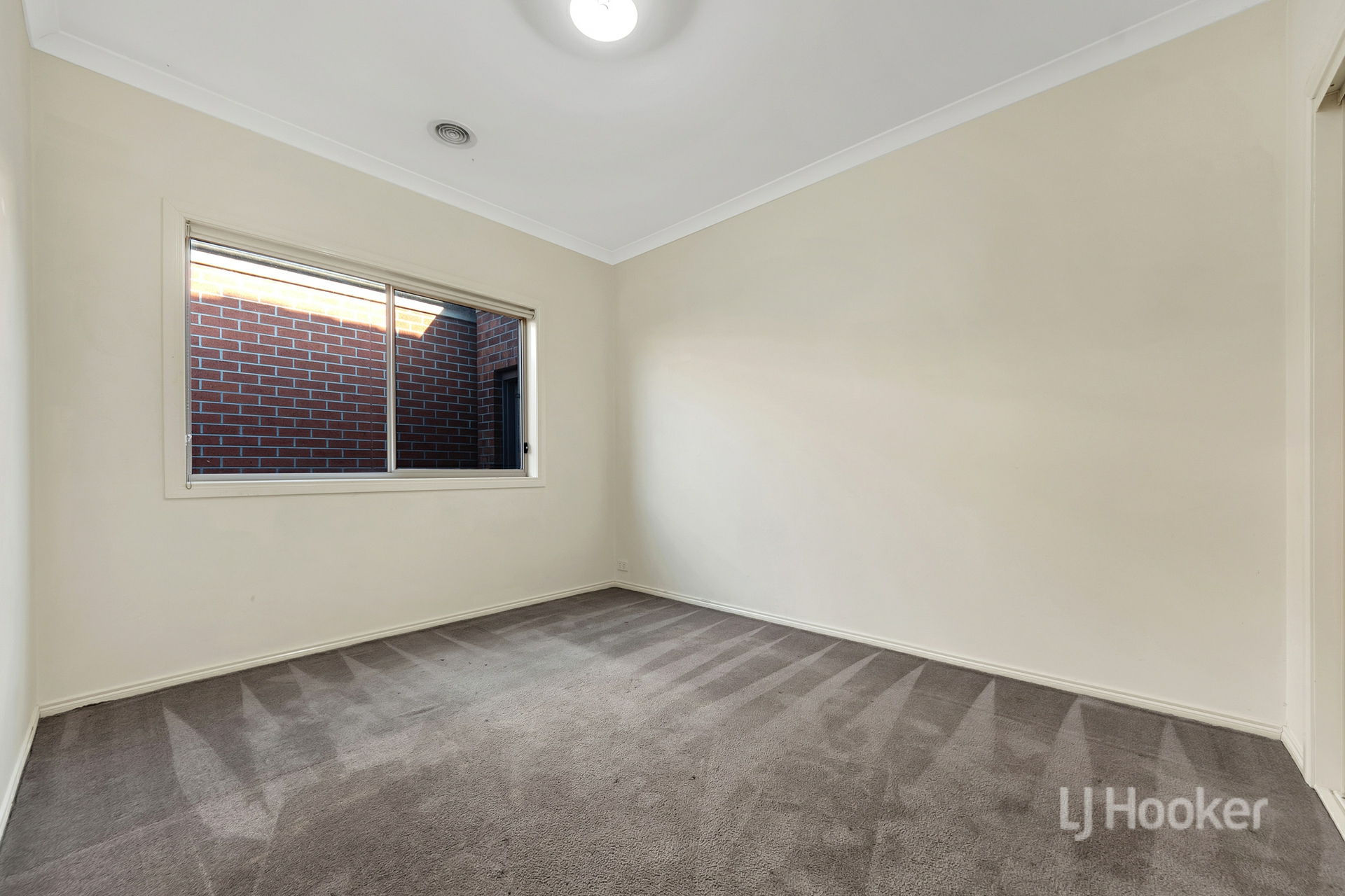 82 Fongeo Drive, POINT COOK