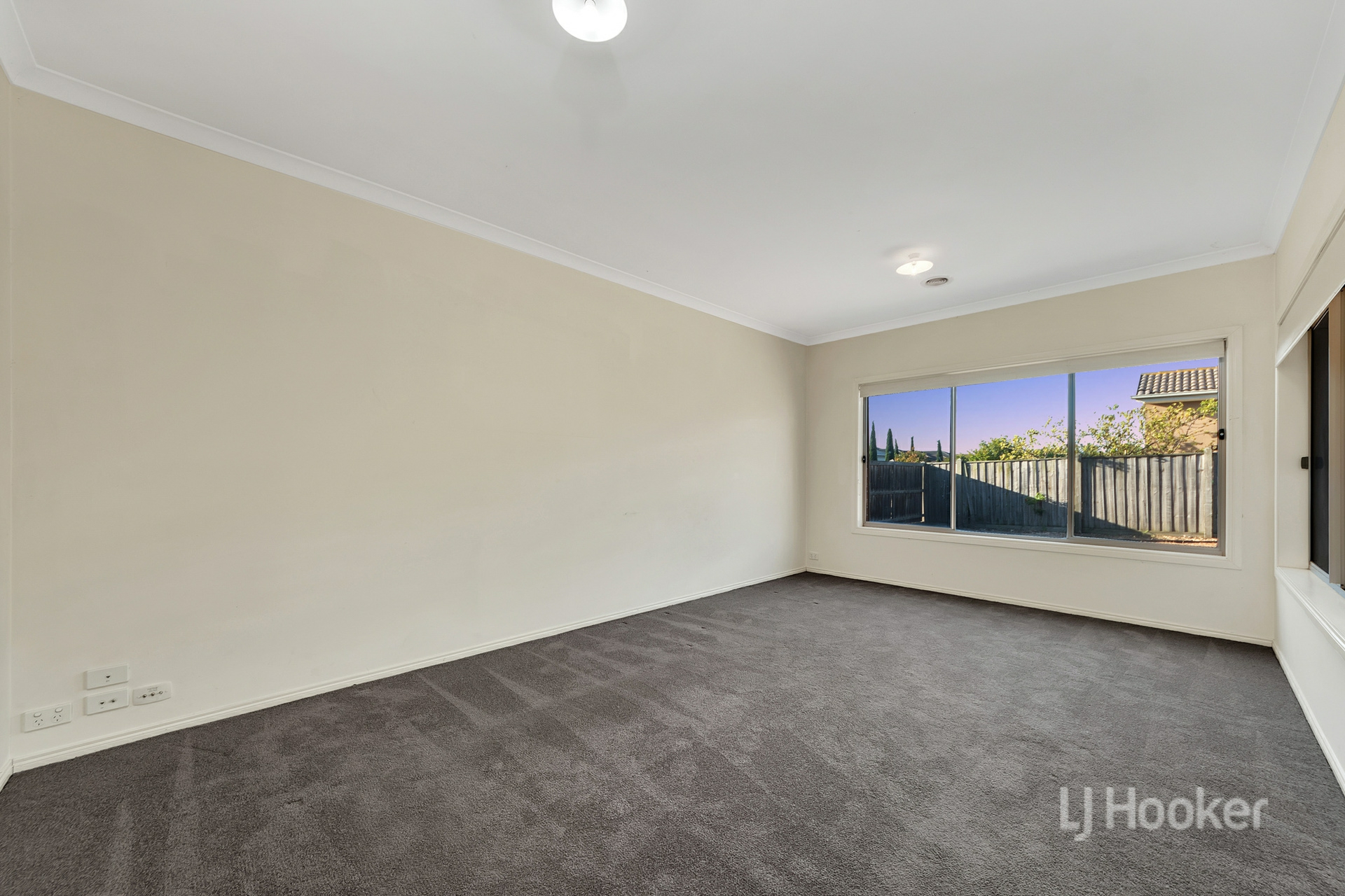 82 Fongeo Drive, POINT COOK