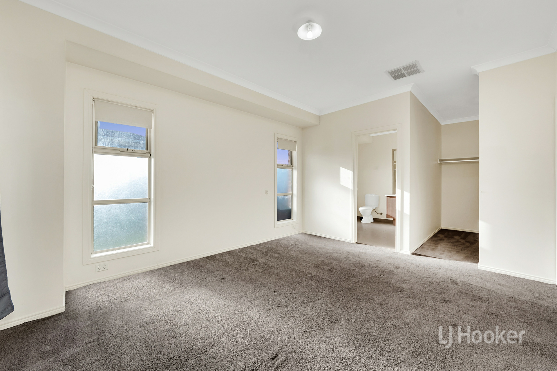 82 Fongeo Drive, POINT COOK
