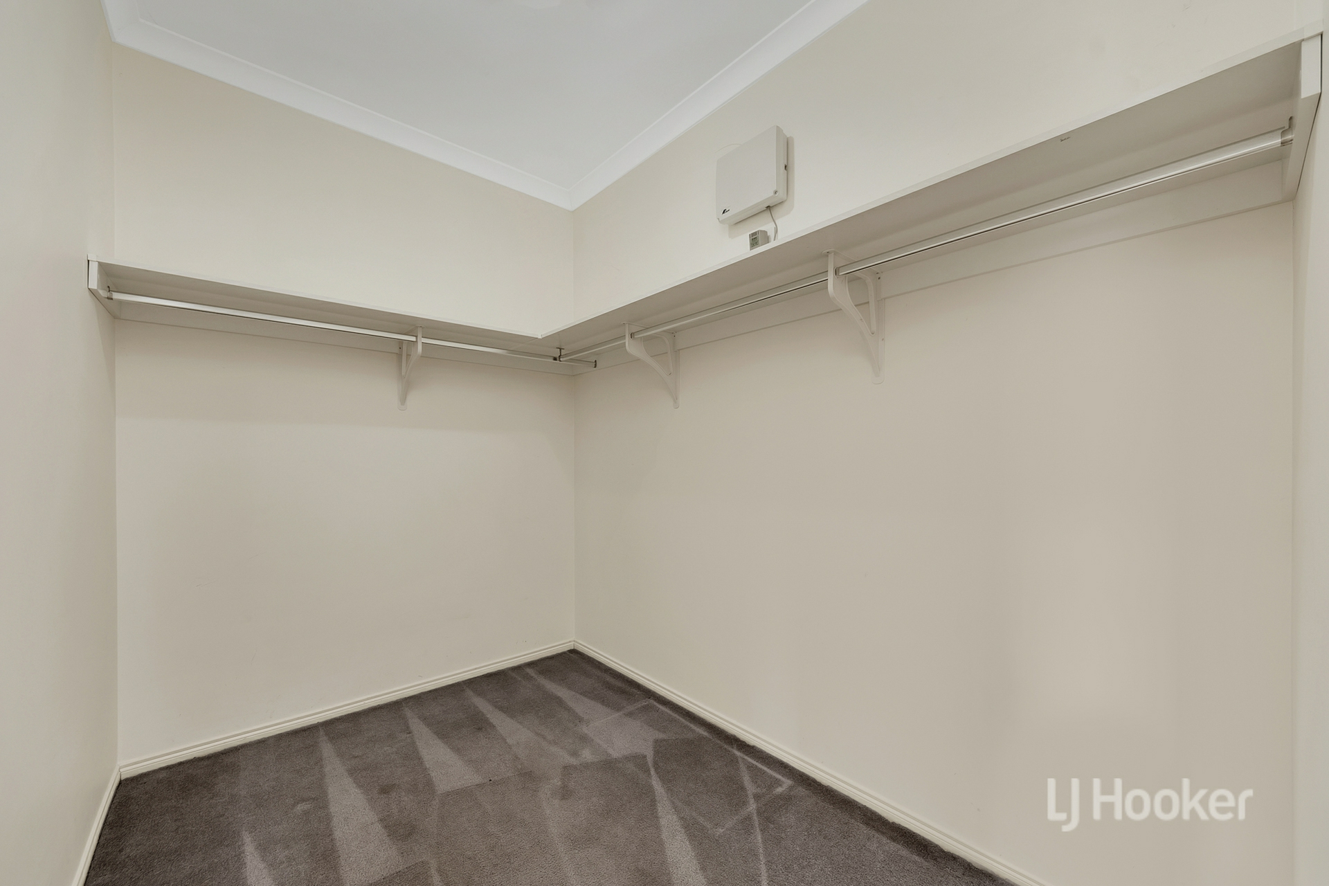 82 Fongeo Drive, POINT COOK