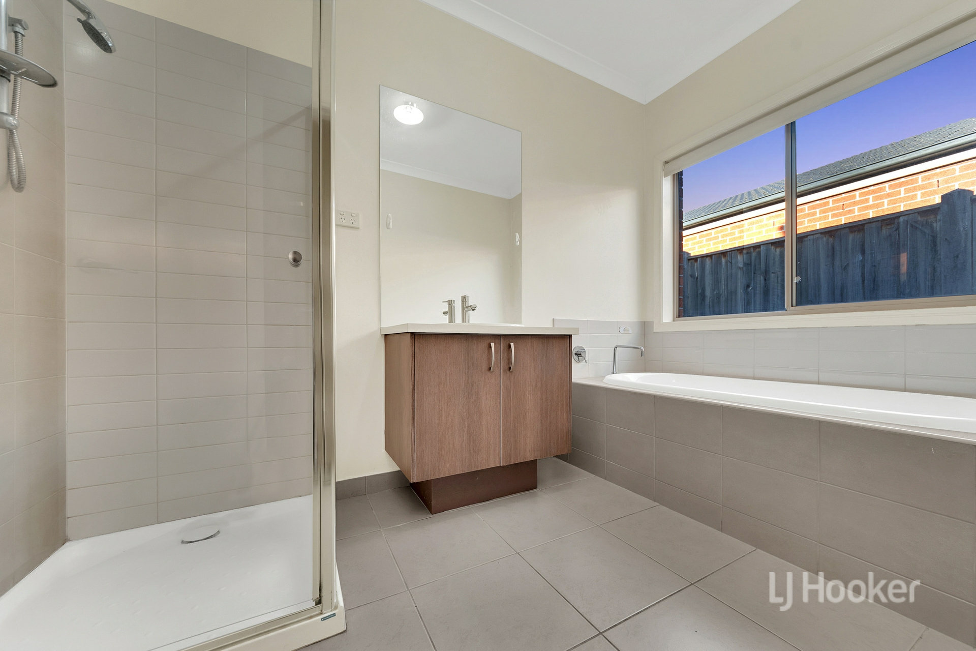 82 Fongeo Drive, POINT COOK