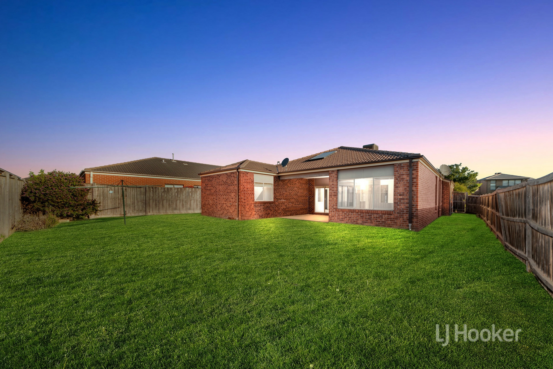 82 Fongeo Drive, POINT COOK