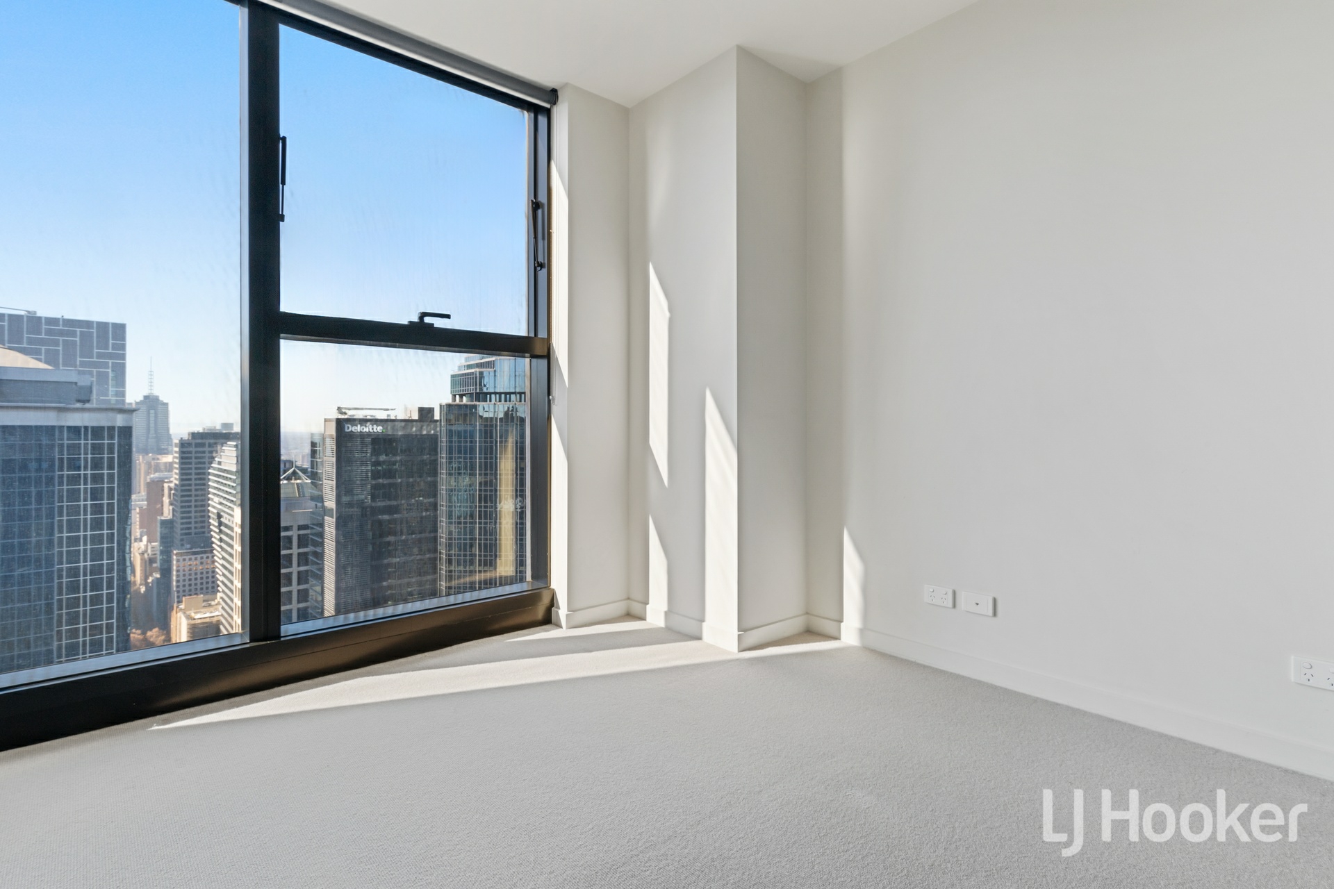 4703/568 Collins Street — photo 4 of 8