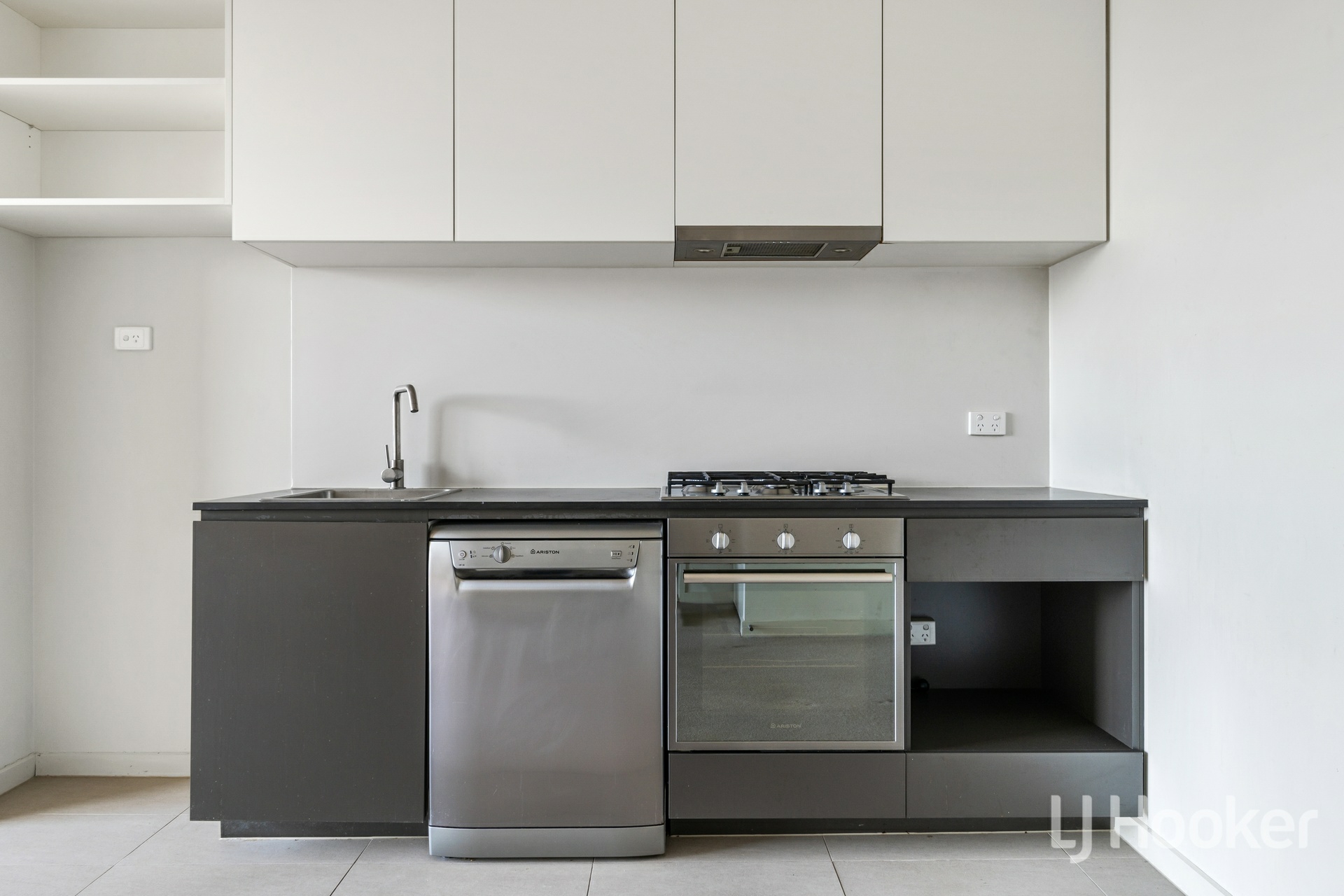 4703/568 Collins Street — photo 6 of 8