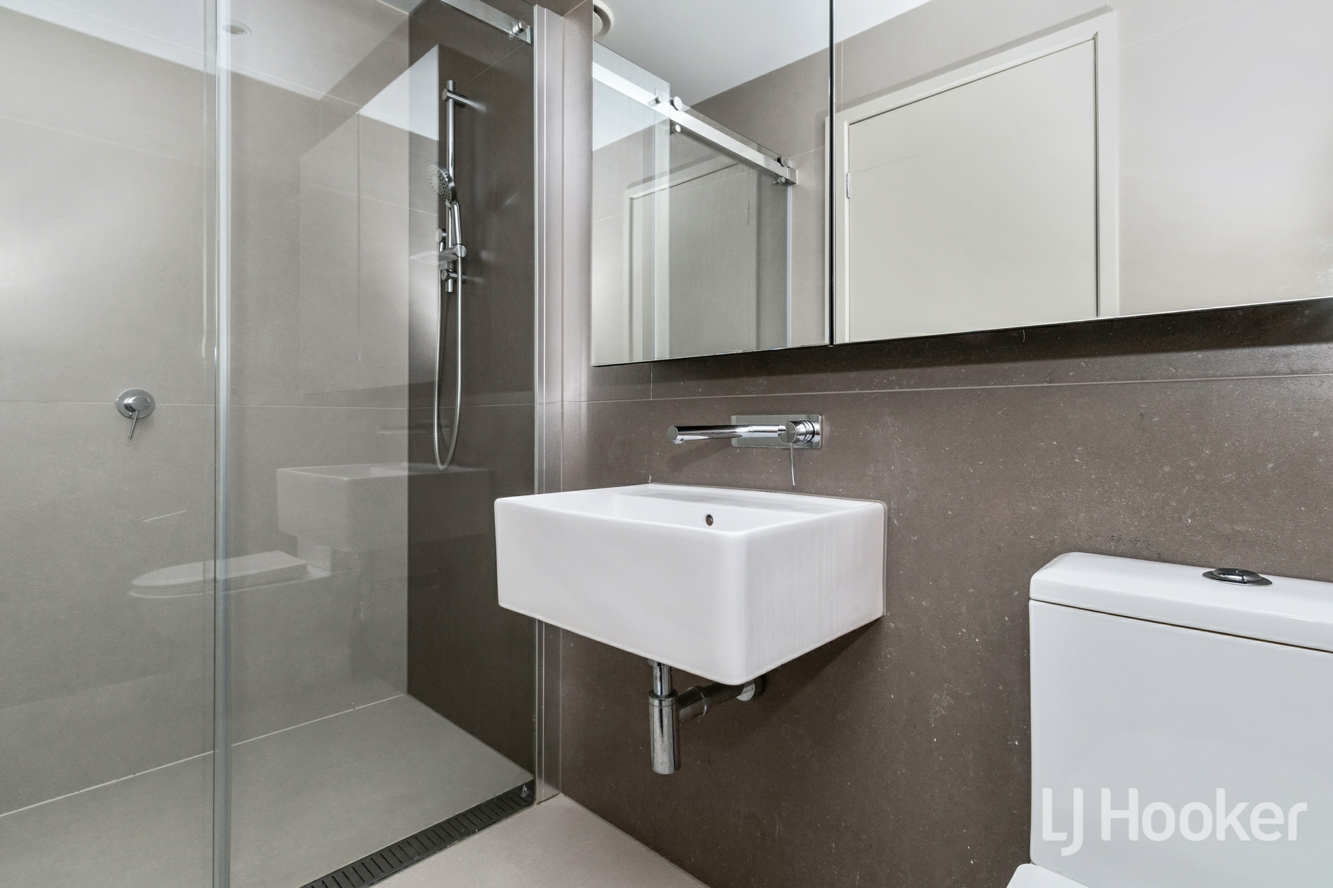 4703/568 Collins Street — photo 7 of 8