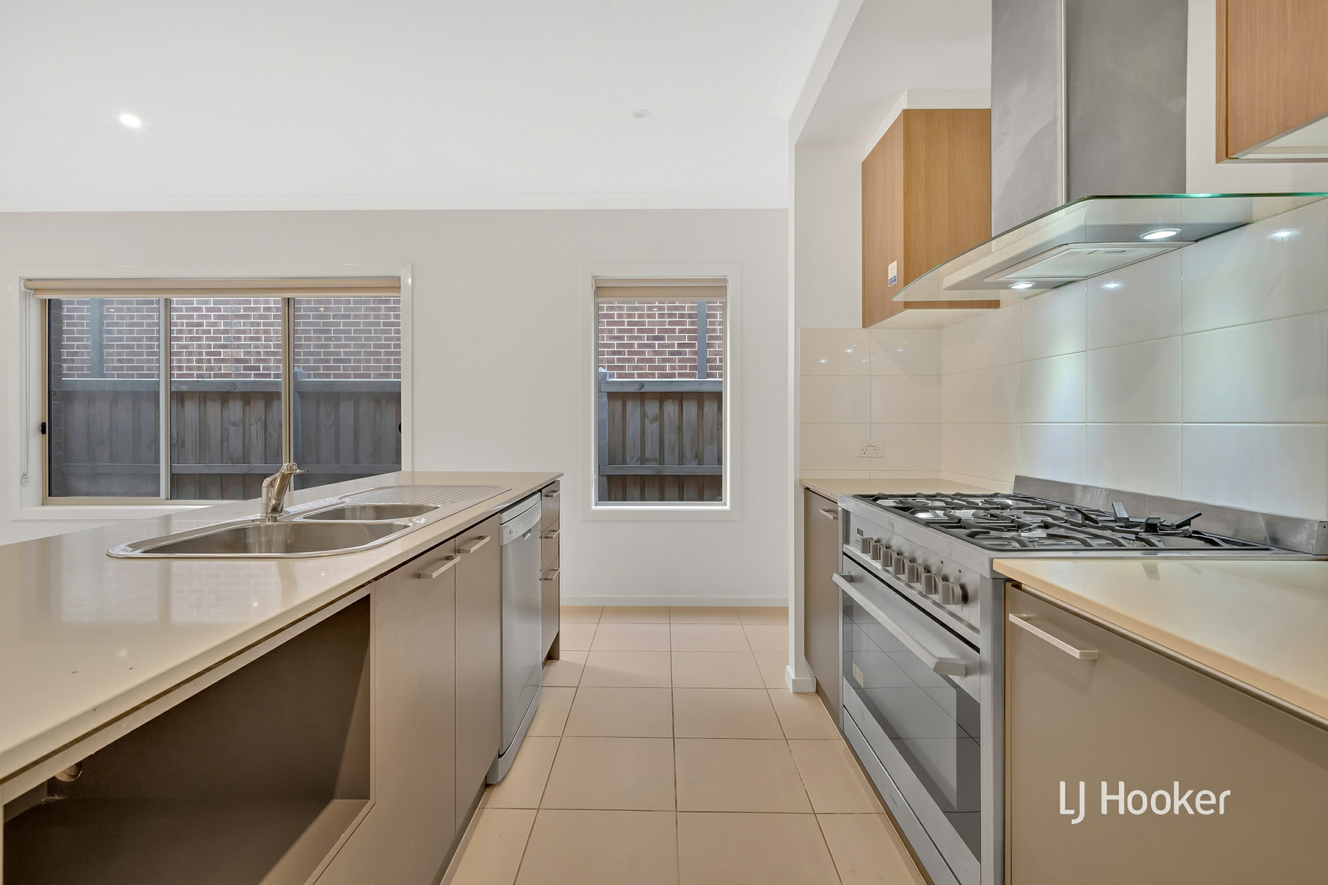 54 Dingo Street, POINT COOK