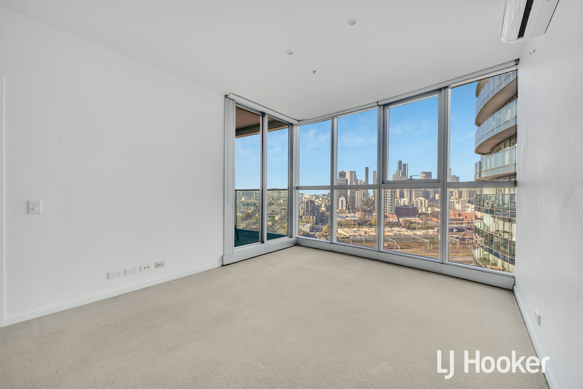 N2405/241 Harbour Esplanade, DOCKLANDS