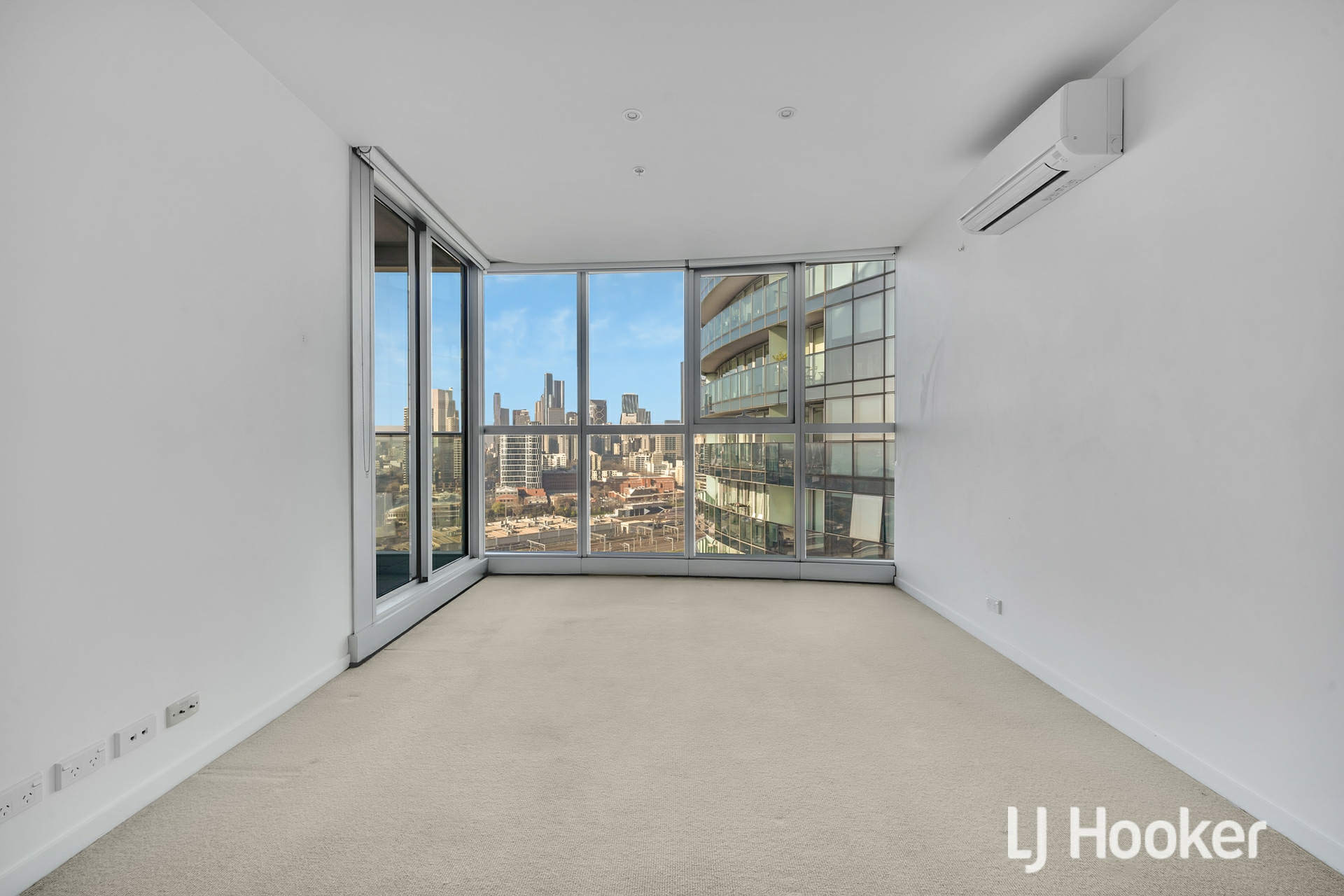 N2405/241 Harbour Esplanade, DOCKLANDS