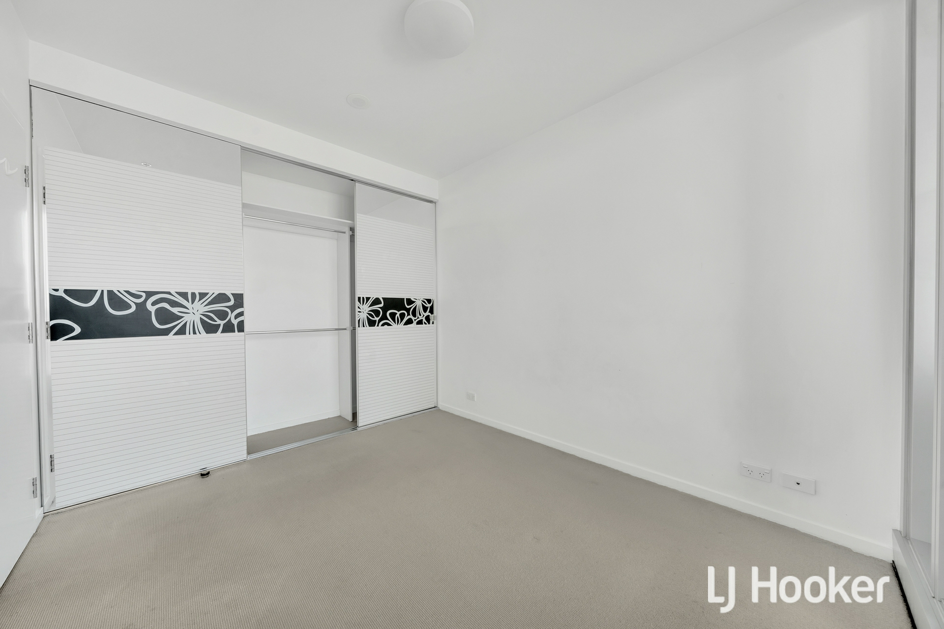 N2405/241 Harbour Esplanade, DOCKLANDS