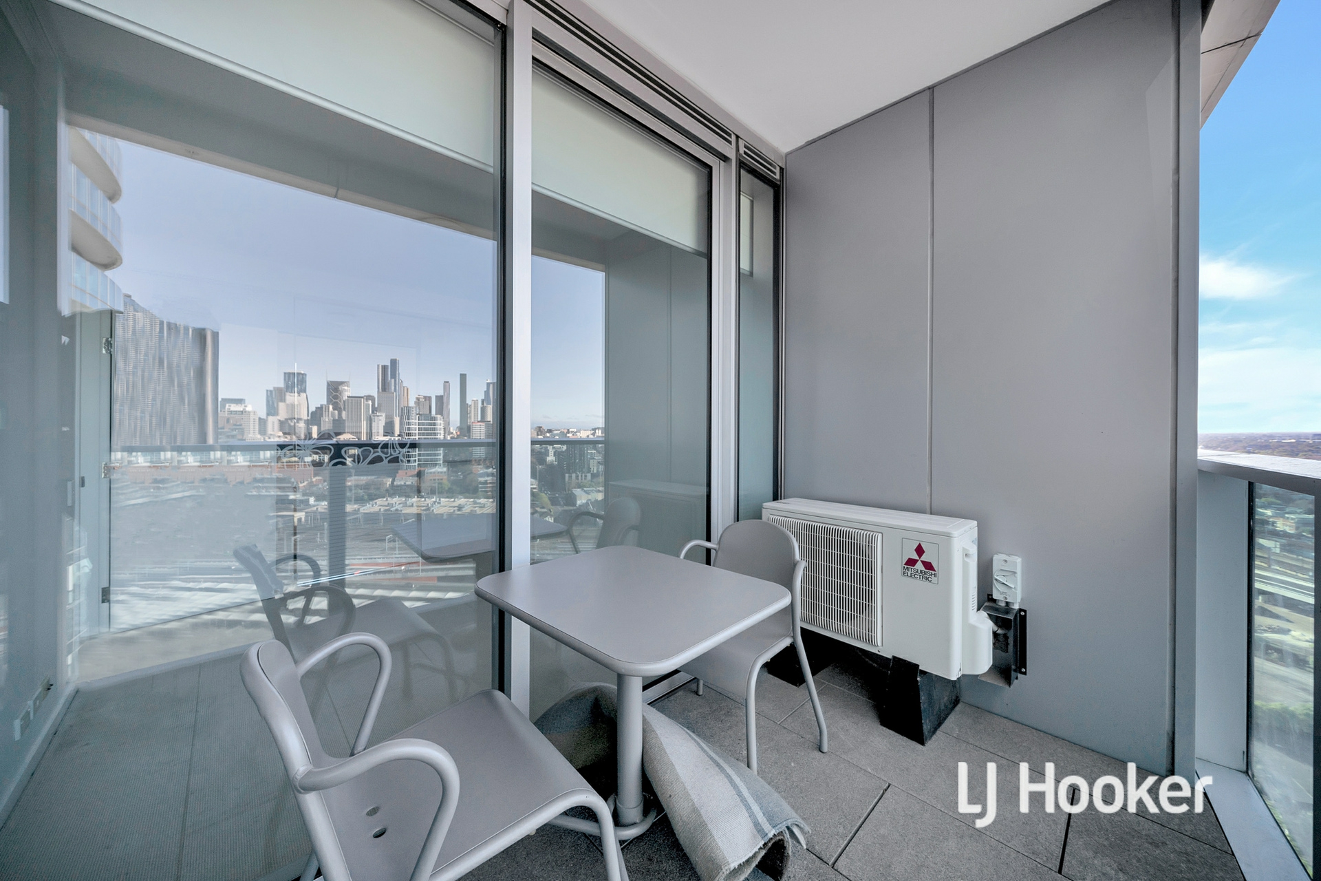 N2405/241 Harbour Esplanade, DOCKLANDS