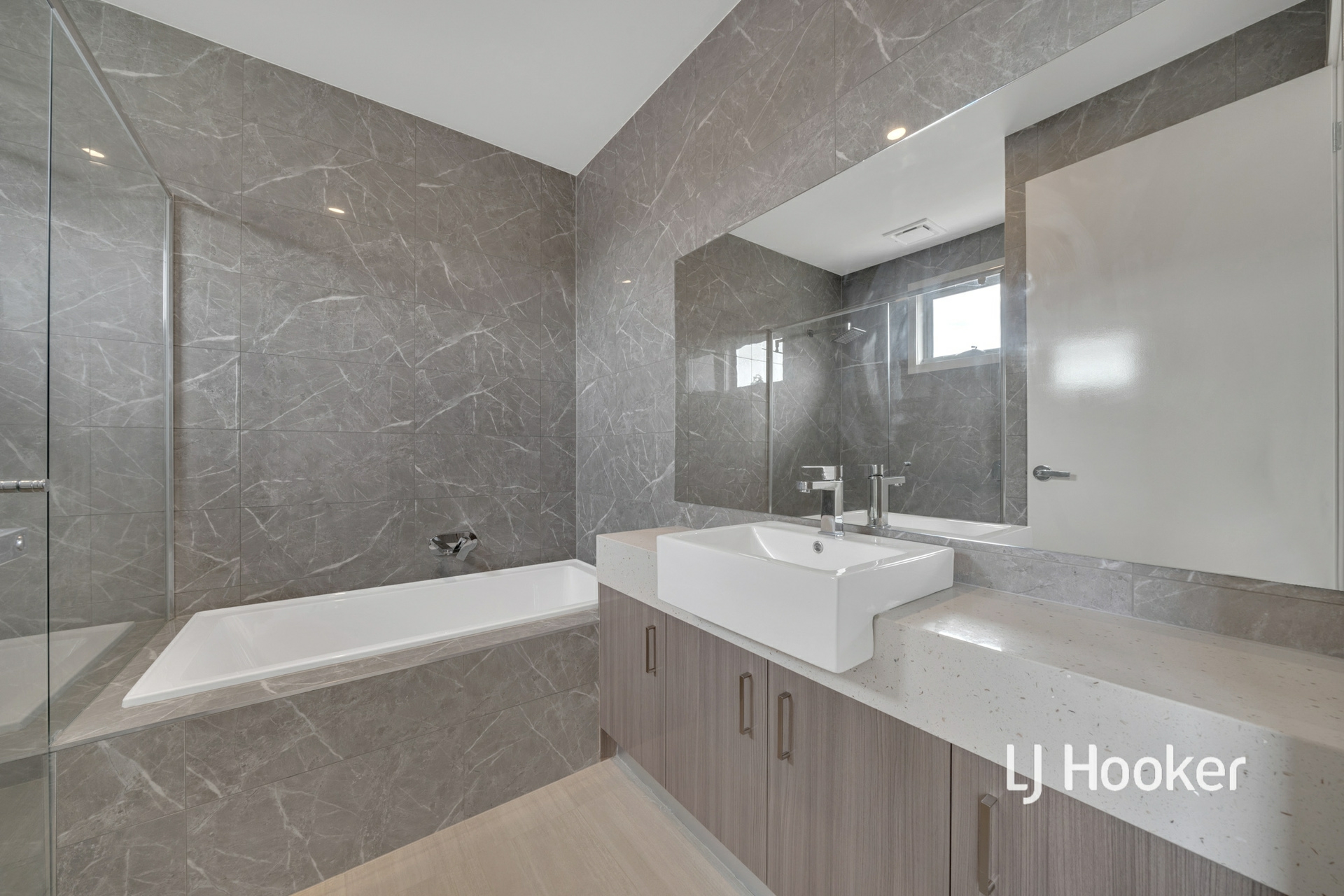 1/3 Avon Court, GLEN WAVERLEY