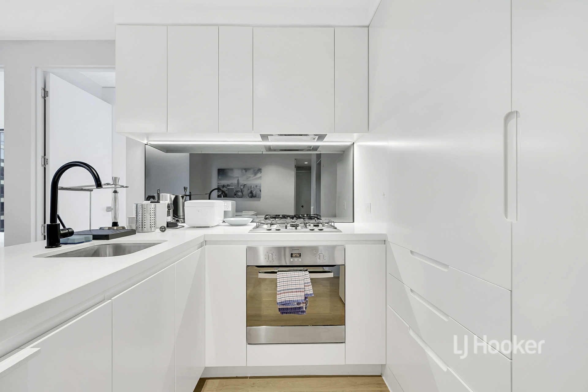 1202/442-450 Elizabeth Street — photo 2 of 7
