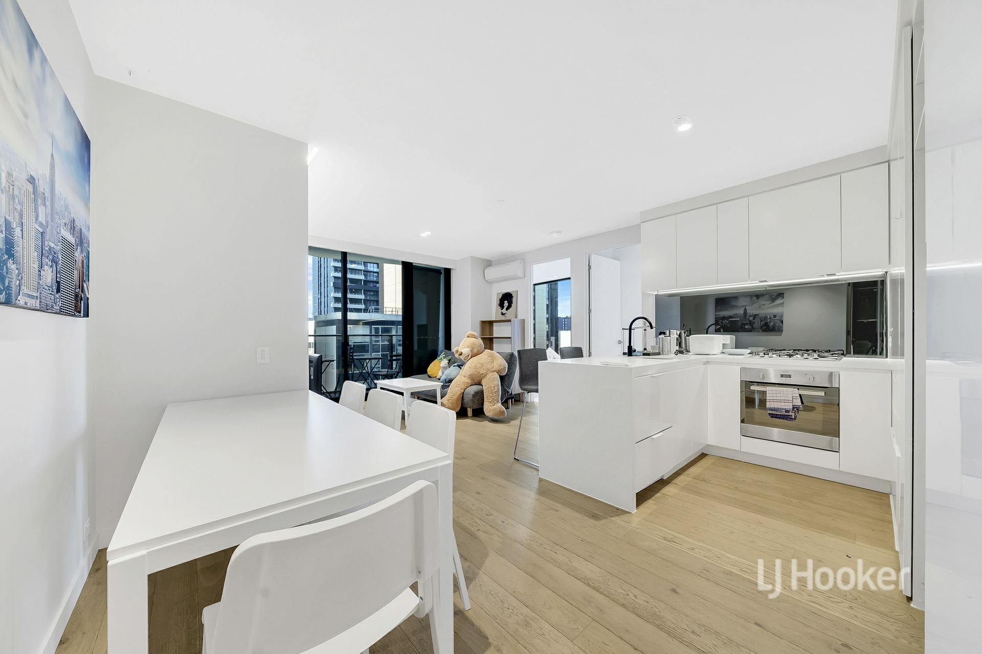 1202/442-450 Elizabeth Street — photo 3 of 7