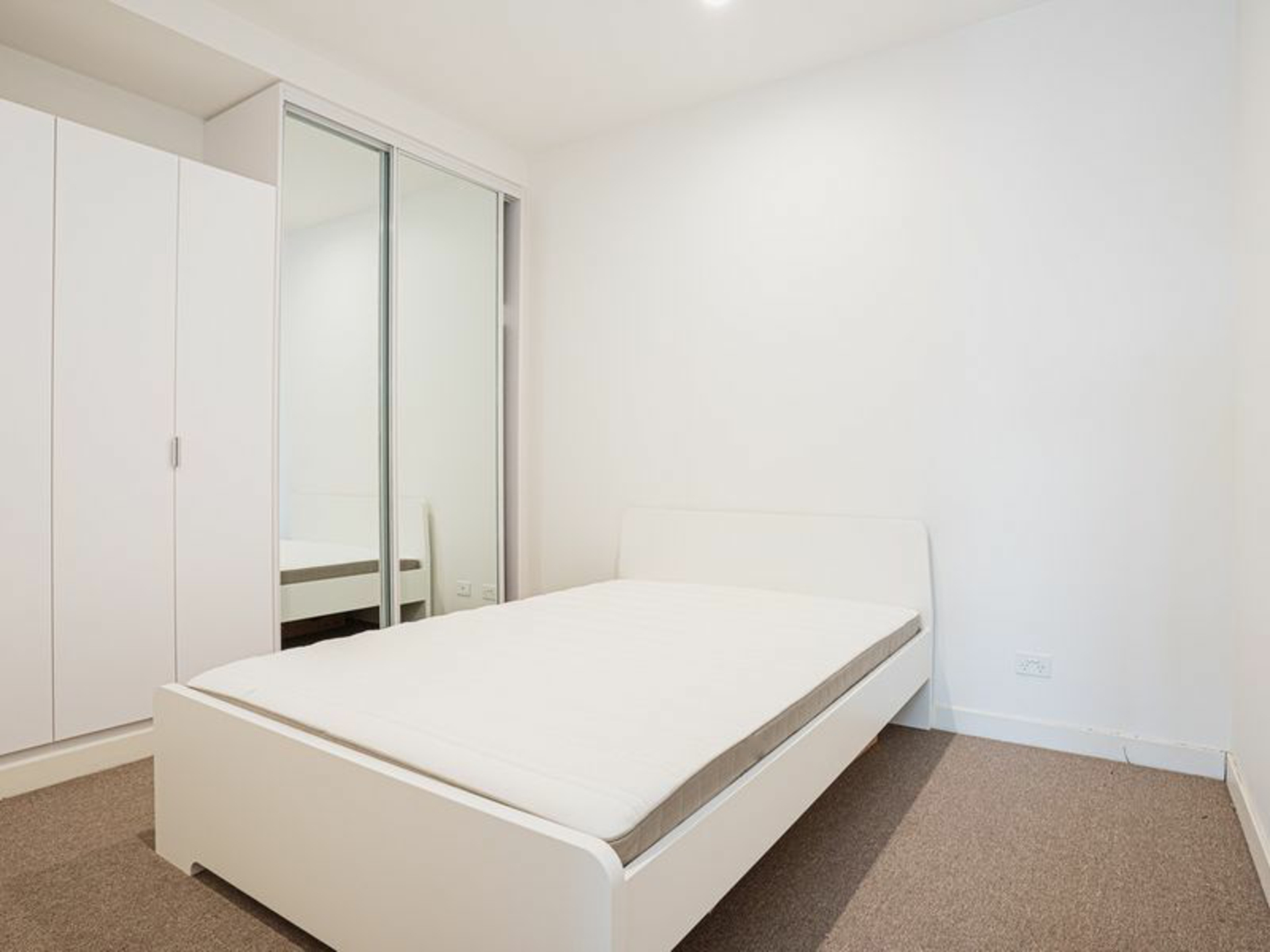 803/327 La Trobe Street, MELBOURNE