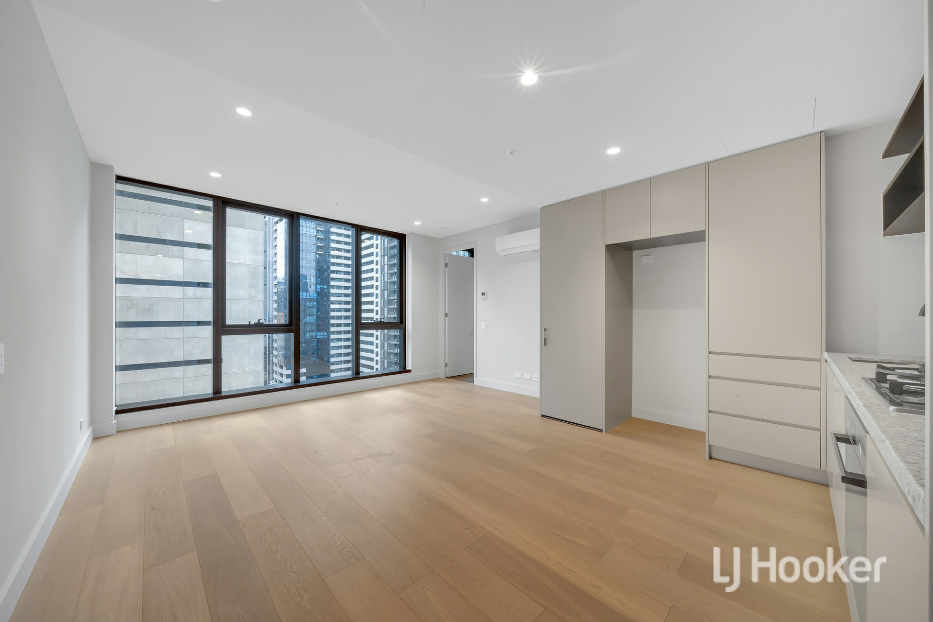 1506/318 Queen Street, MELBOURNE