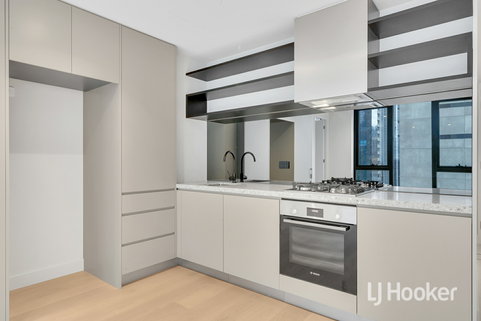 1506/318 Queen Street, MELBOURNE