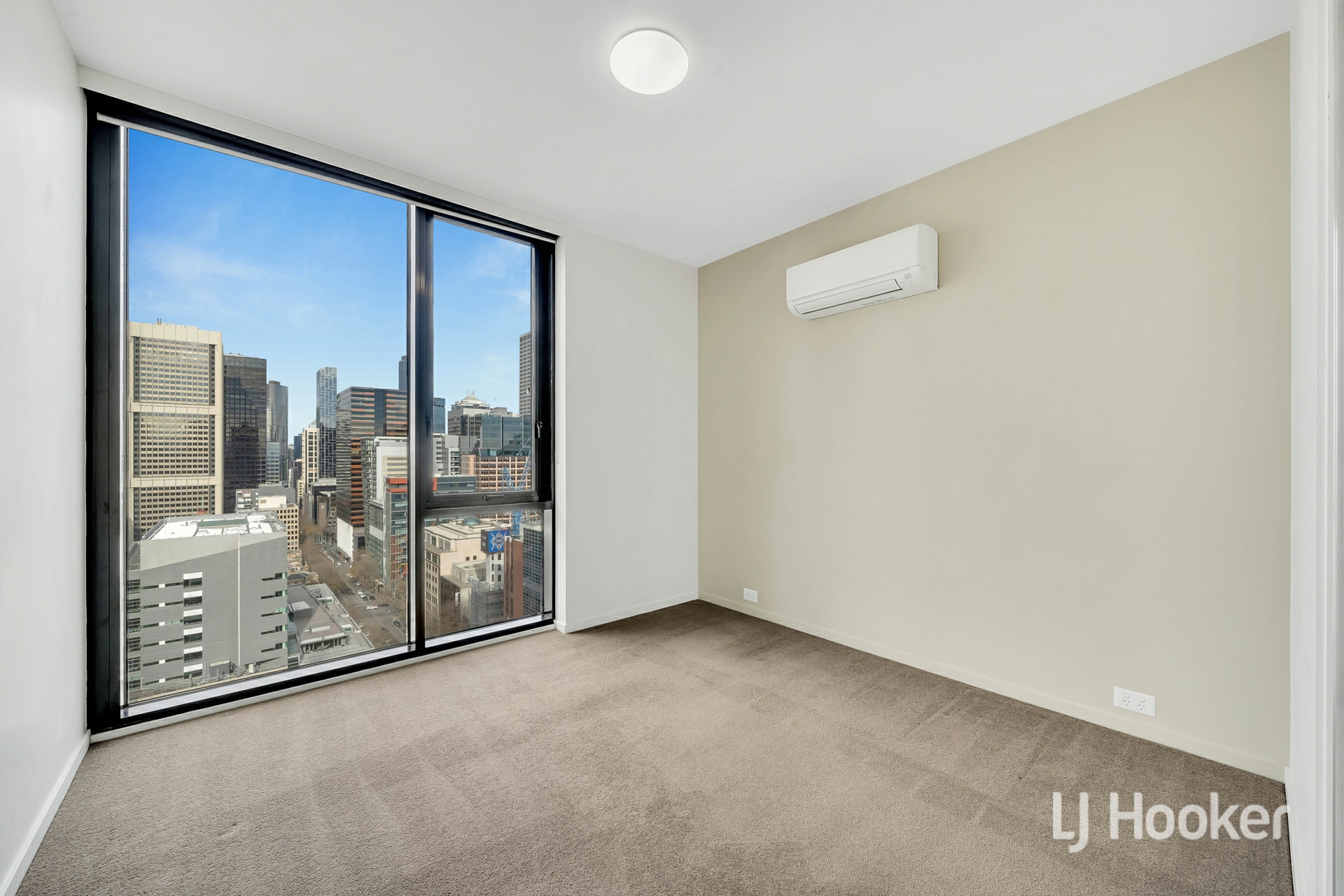 2105/350 William Street, MELBOURNE