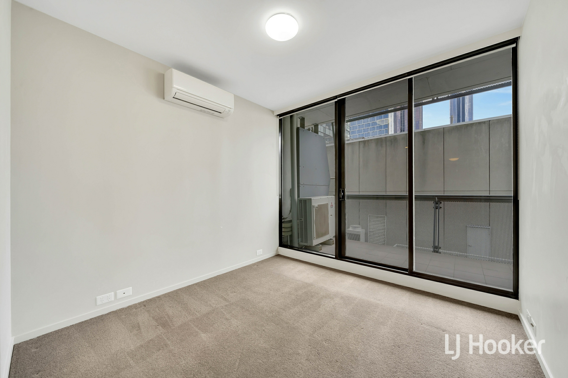 2105/350 William Street, MELBOURNE
