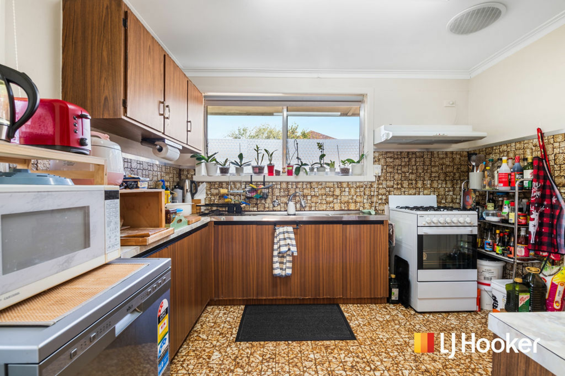 24 Marcus Road — photo 3 of 11