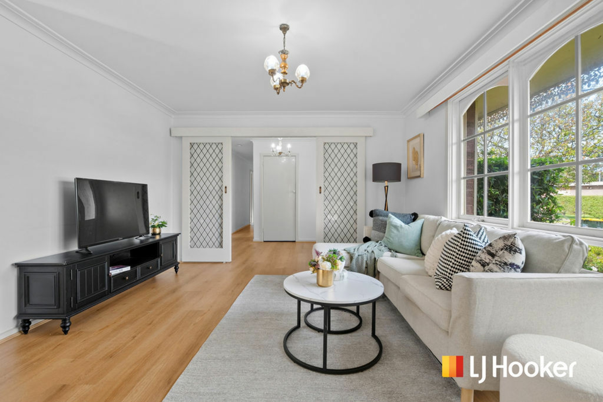 13 Newhaven Road — photo 3 of 13