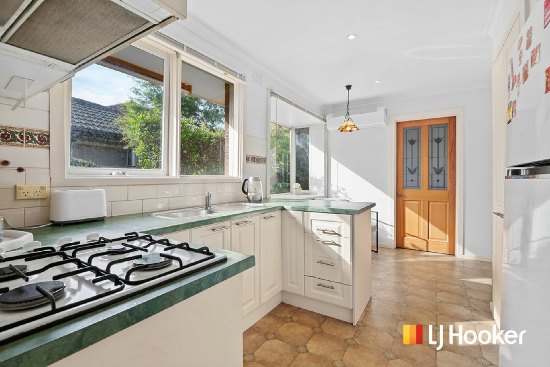 13 Newhaven Road — photo 4 of 13