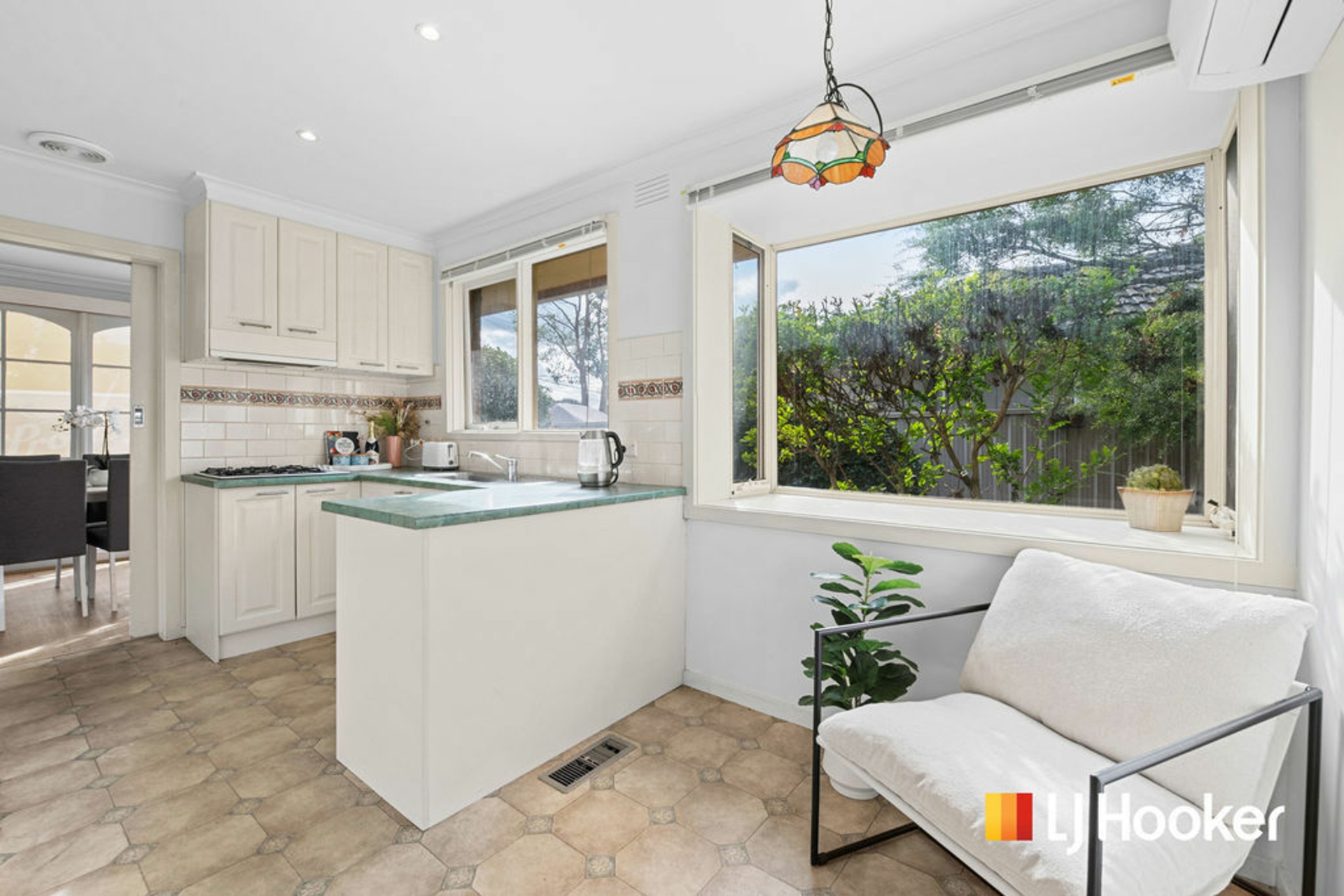 13 Newhaven Road — photo 5 of 13