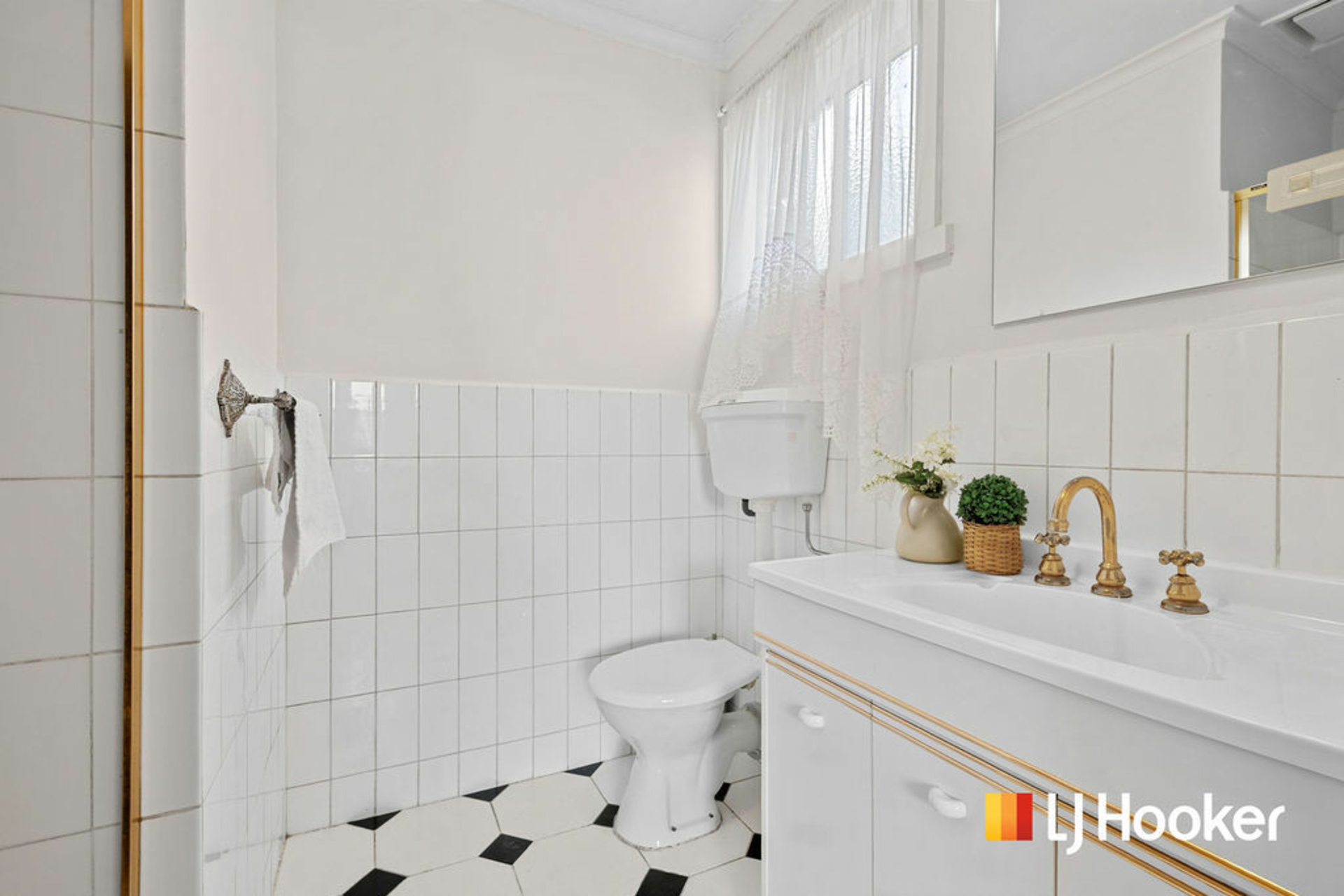 13 Newhaven Road — photo 10 of 13