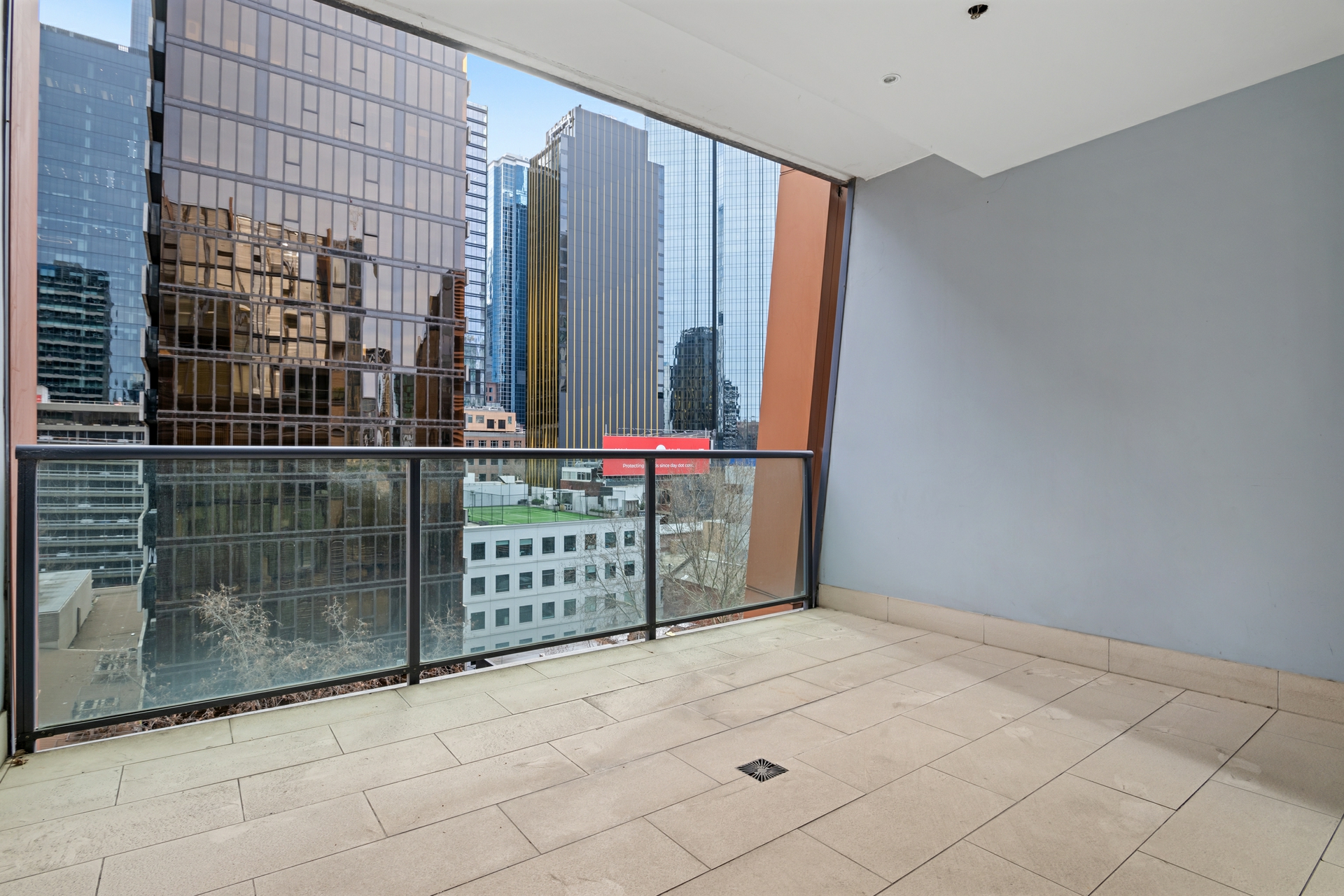 913/555 Flinders Street — photo 8 of 15