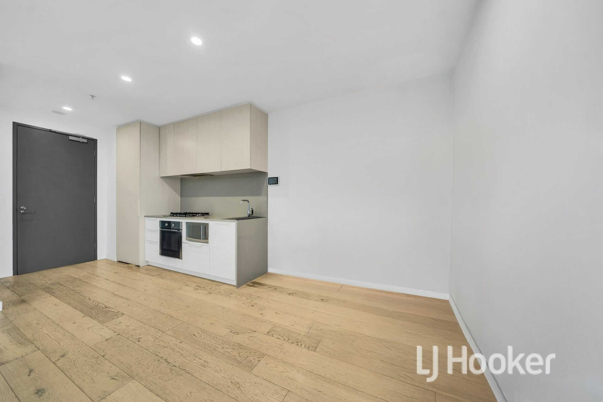 809/91 Galada Avenue — photo from LJ Hooker City Residential