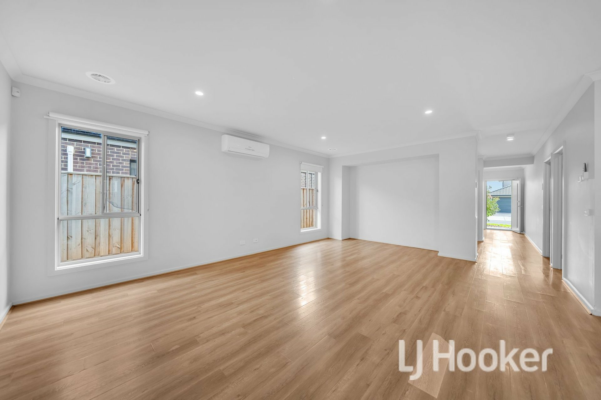 101 Evesham Drive — photo 4 of 26