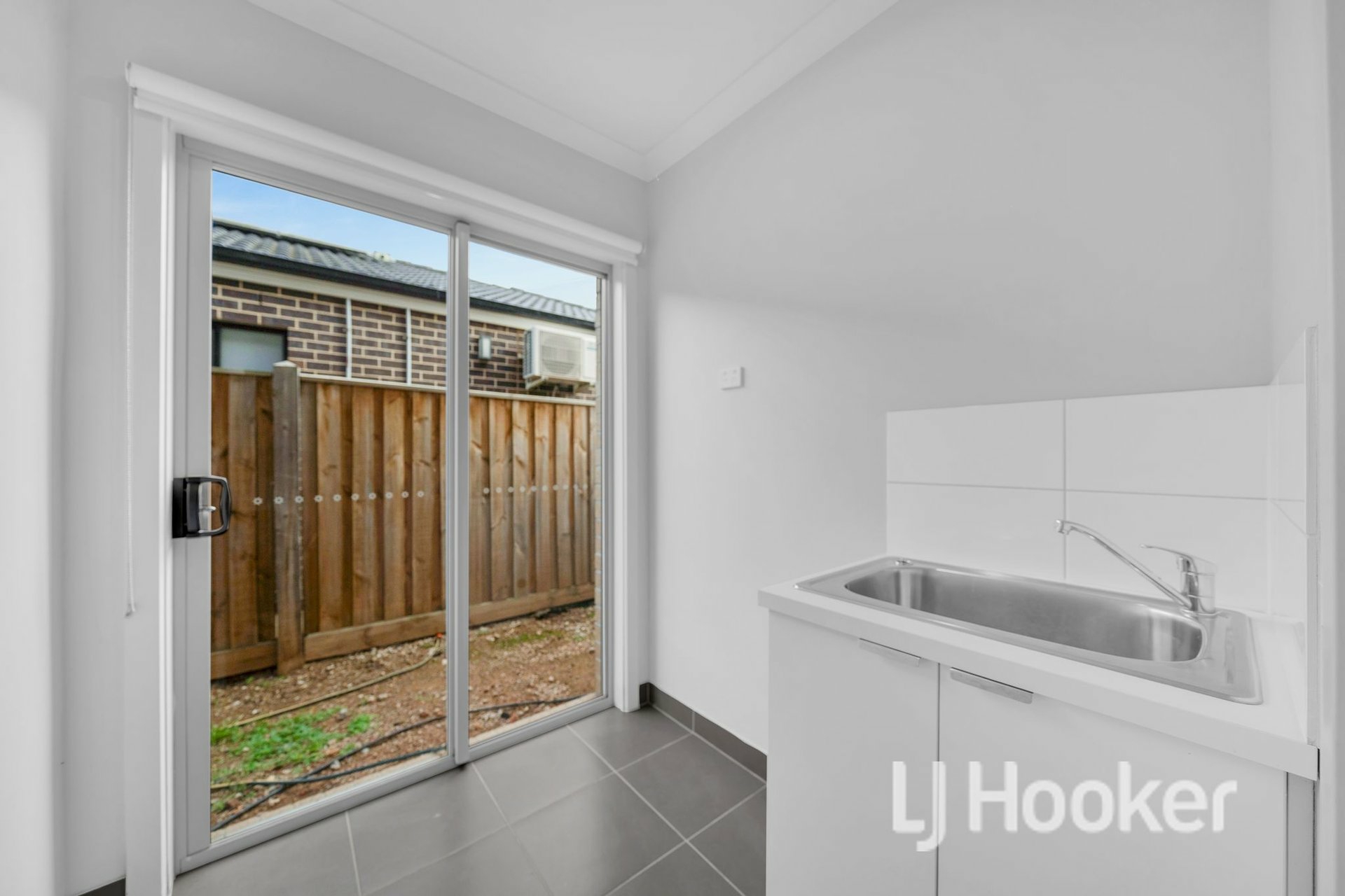 101 Evesham Drive — photo 8 of 26
