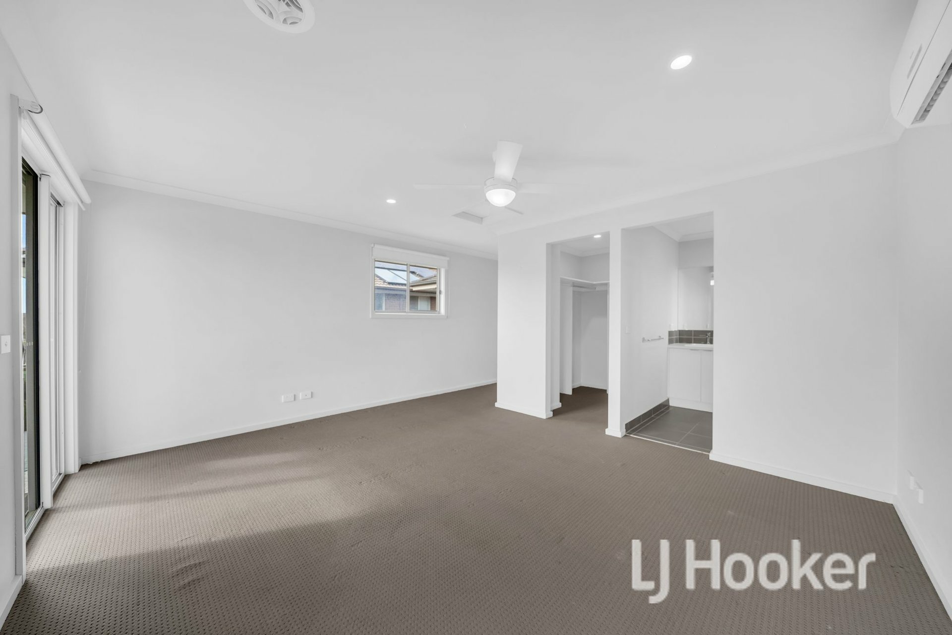 101 Evesham Drive — photo 14 of 26