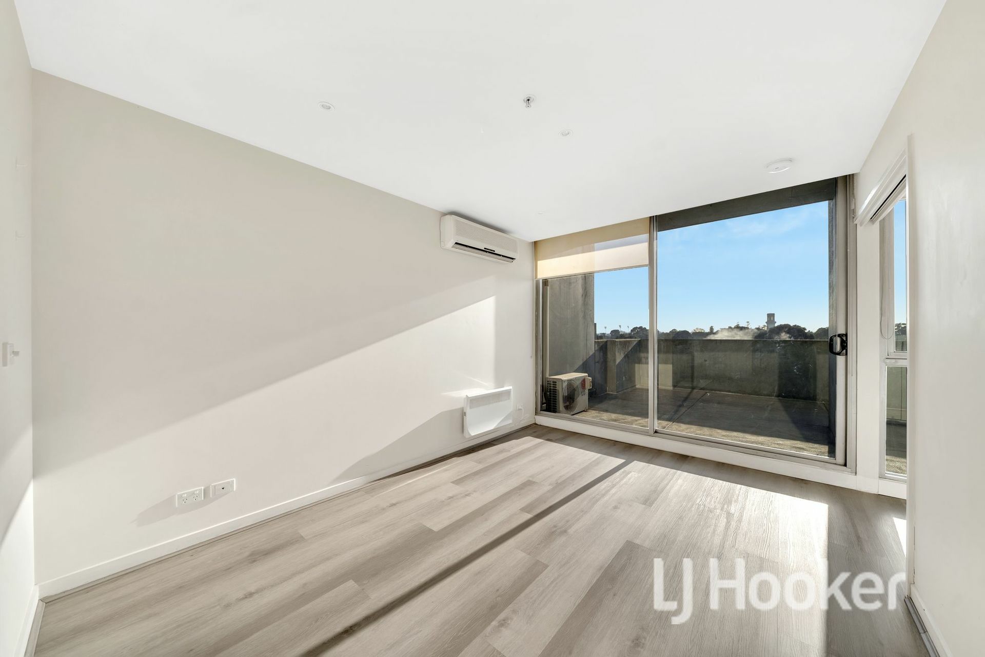 1206/8 Dorcas Street — photo from LJ Hooker City Residential