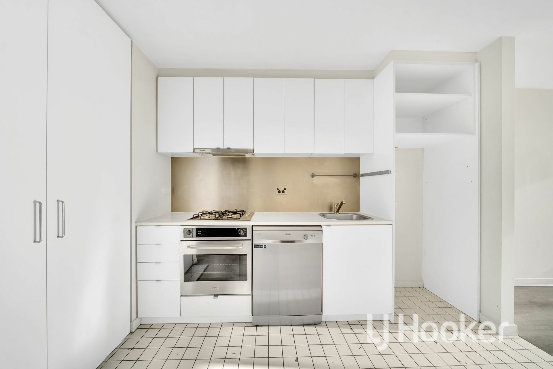 1206/8 Dorcas Street — photo 4 of 15
