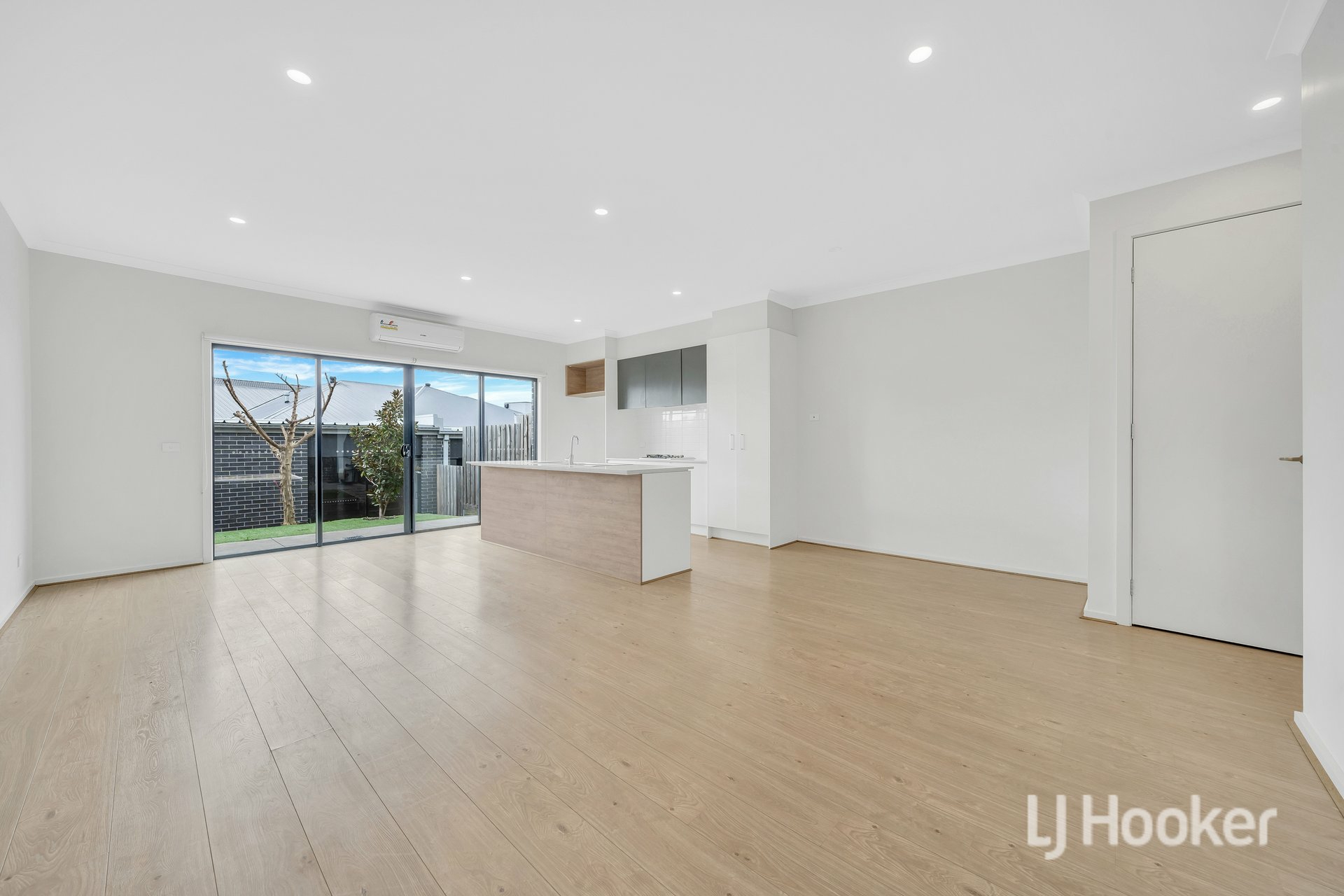 7 Clarence Walk — photo from LJ Hooker City Residential