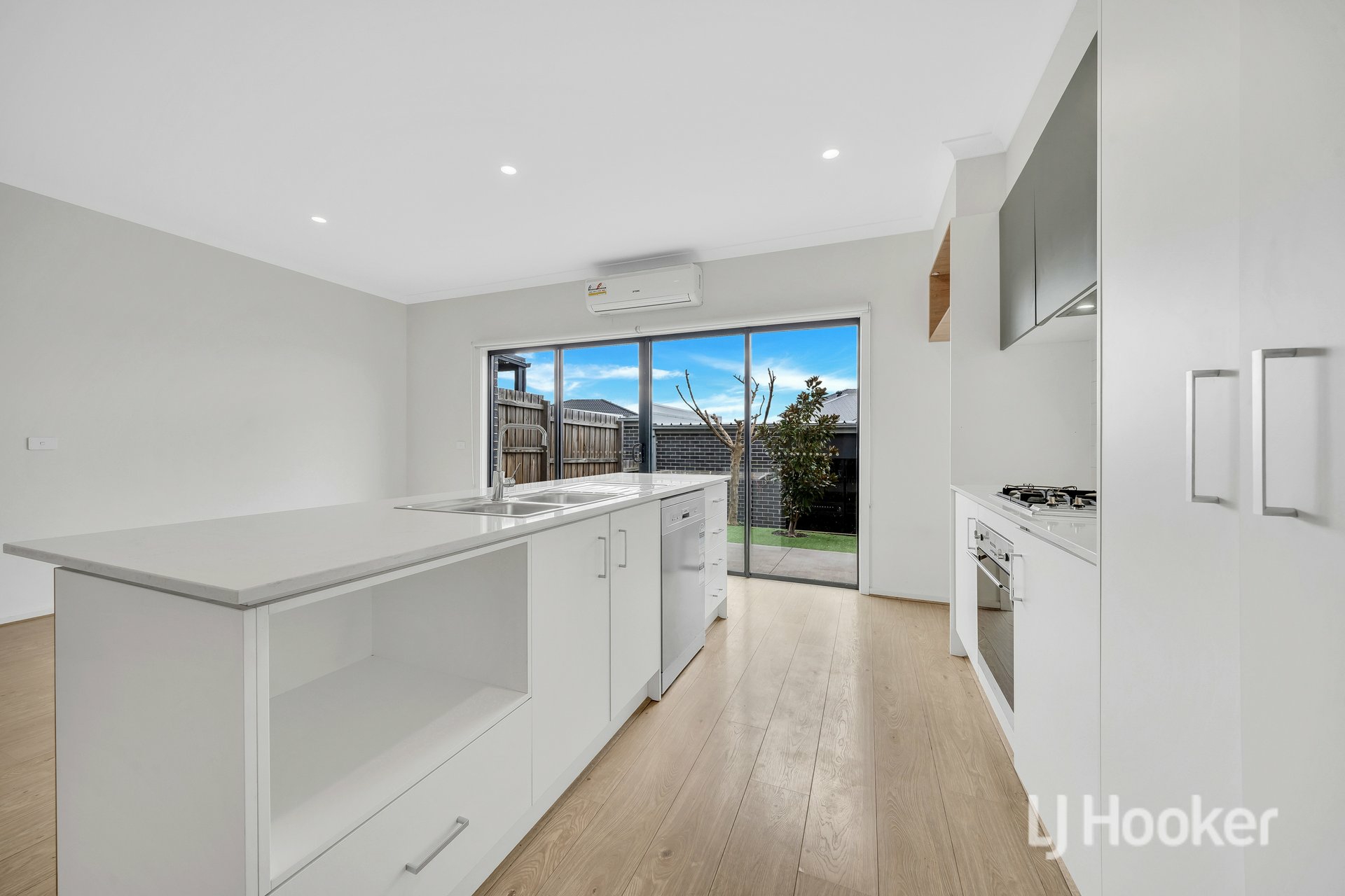 7 Clarence Walk — photo 3 of 17