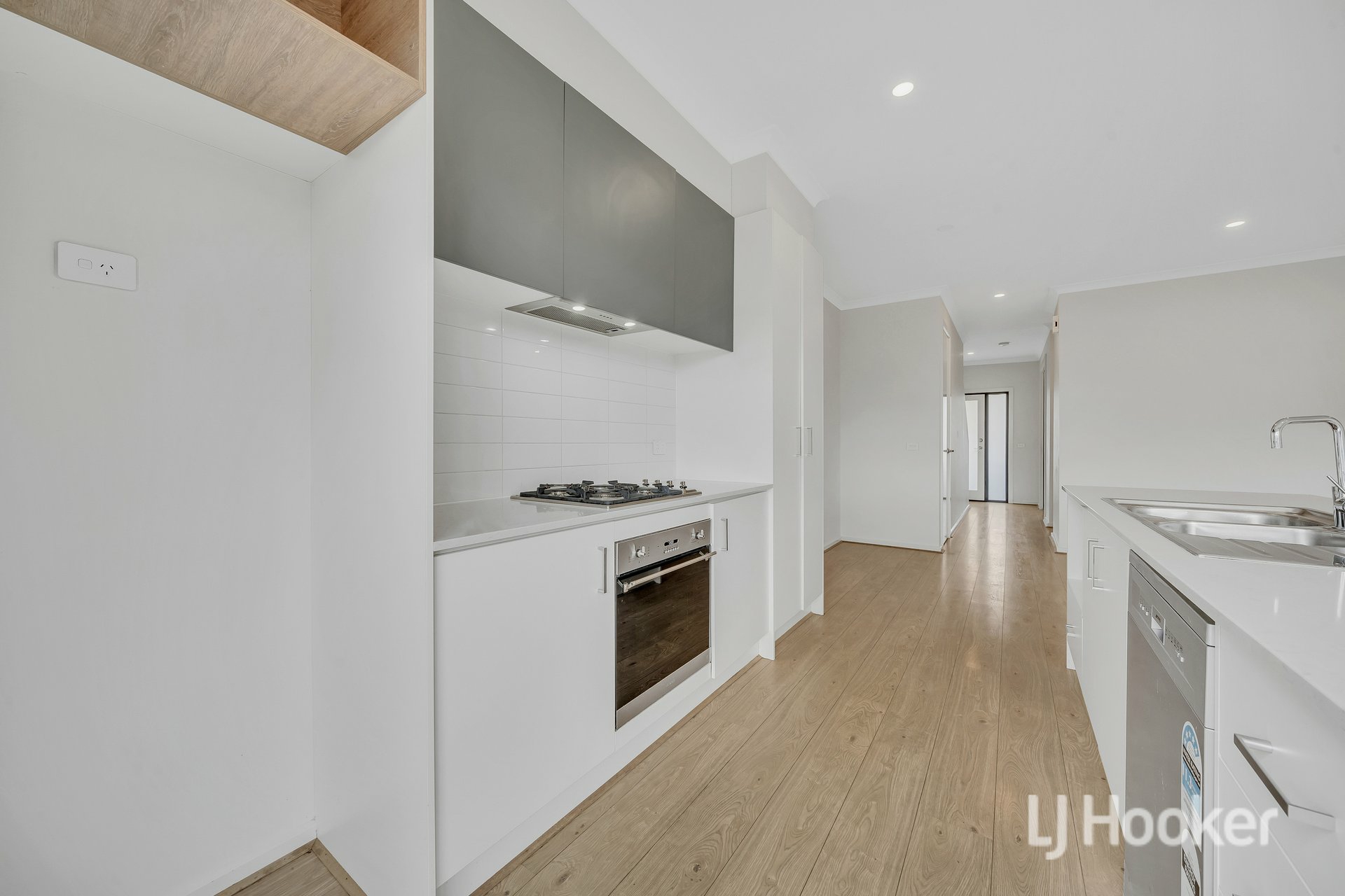 7 Clarence Walk — photo 4 of 17