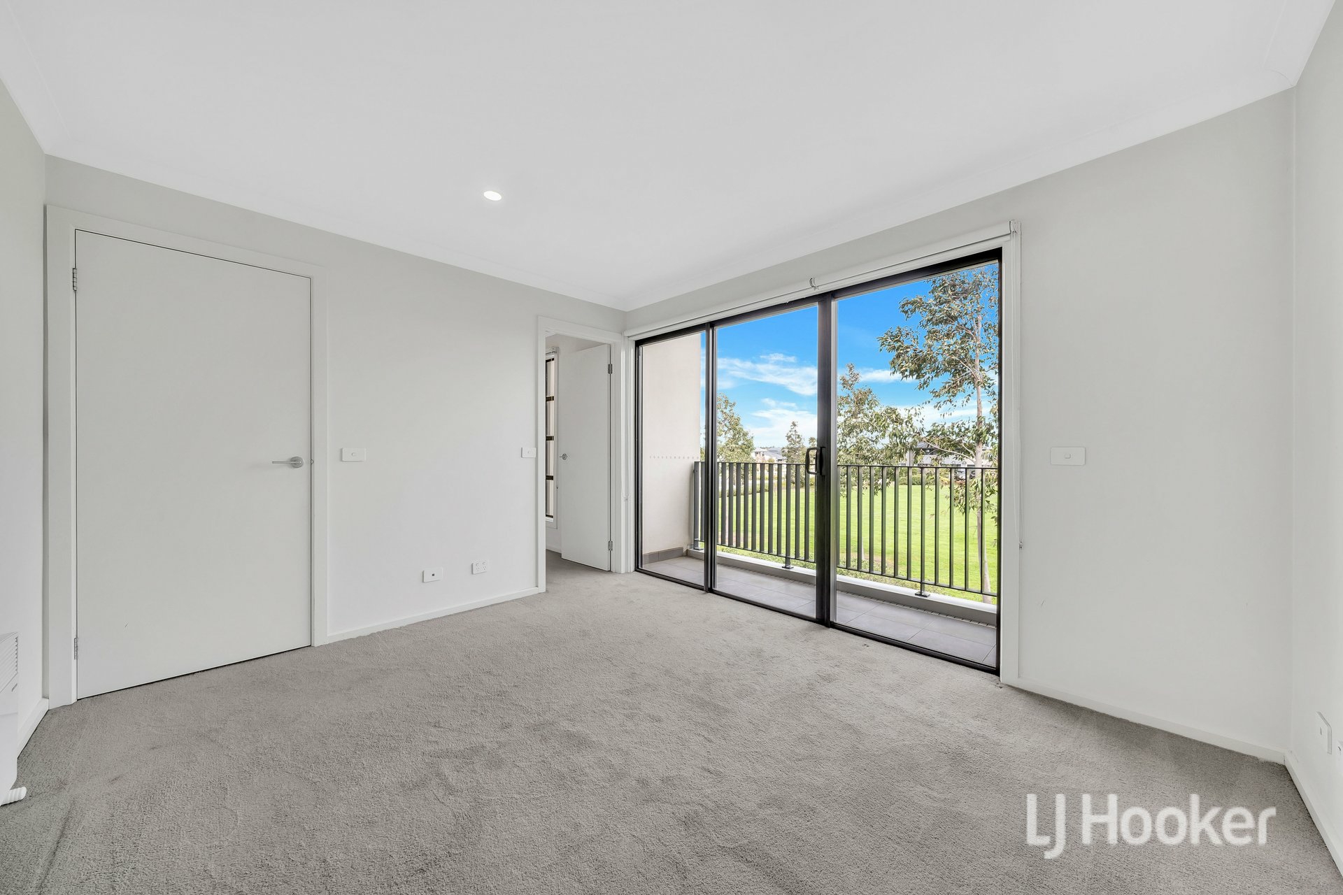 7 Clarence Walk — photo 7 of 17