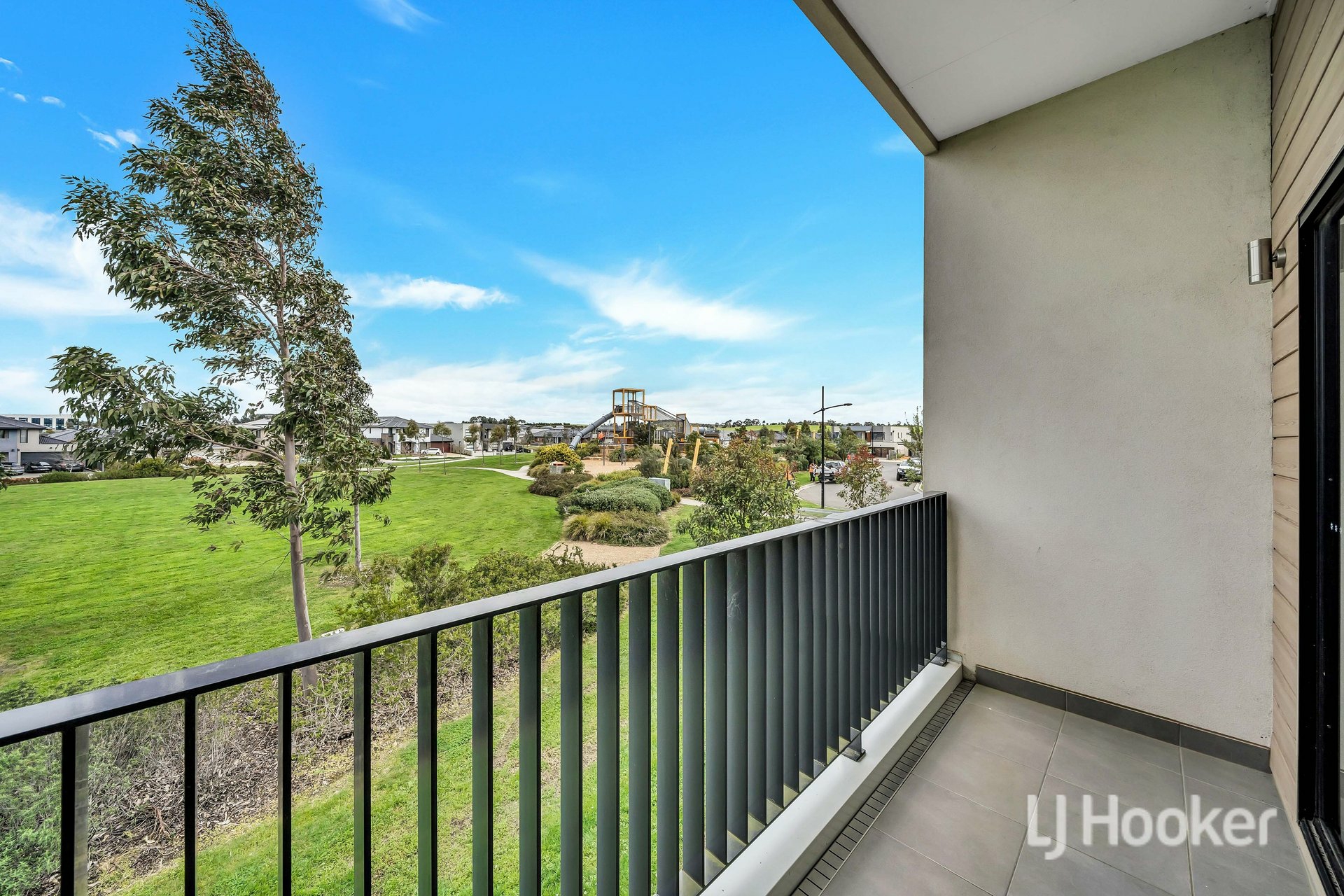 7 Clarence Walk — photo 11 of 17
