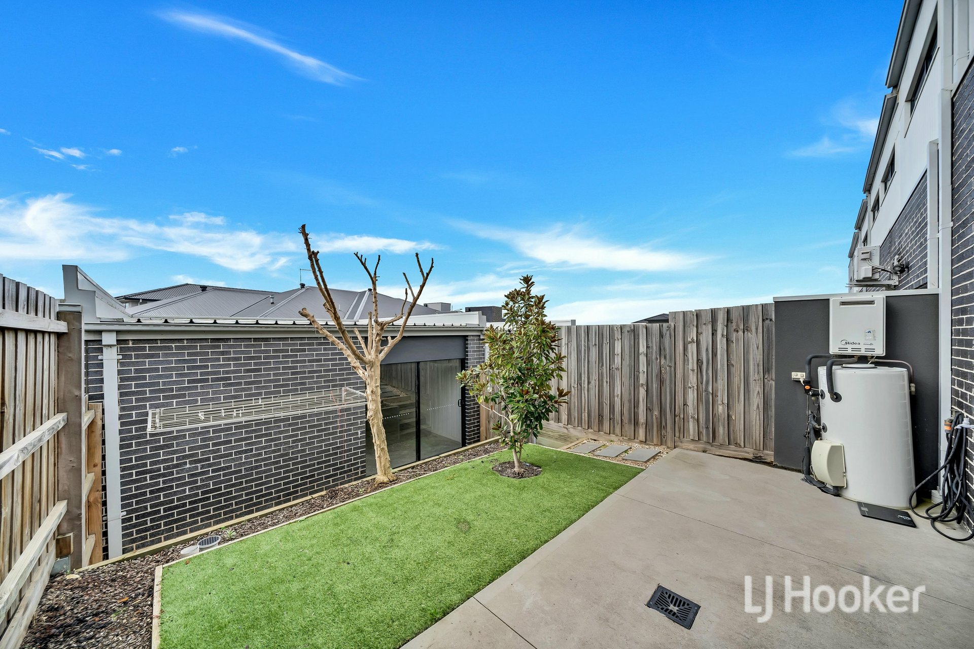 7 Clarence Walk — photo 12 of 17