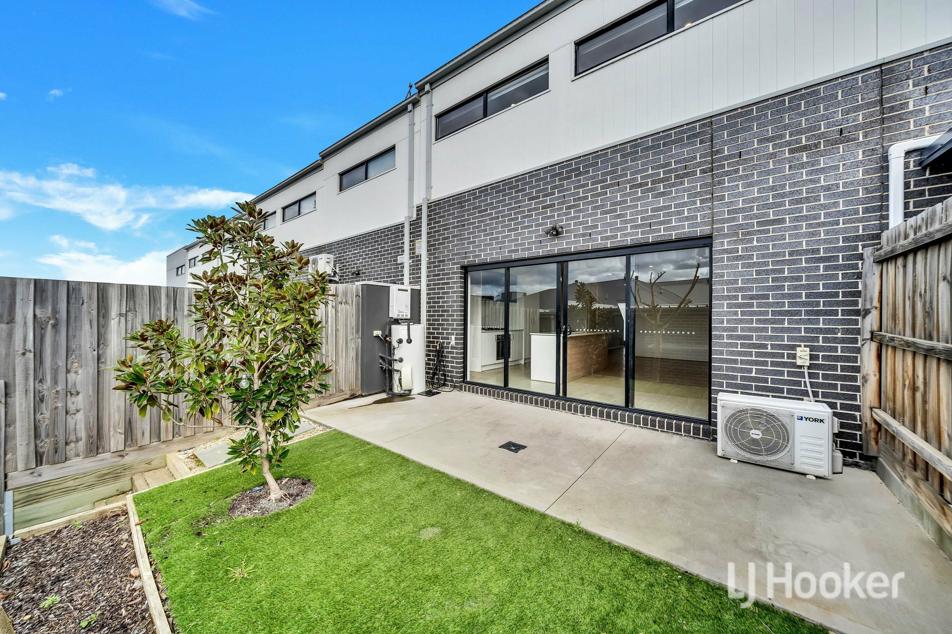 7 Clarence Walk — photo 13 of 17