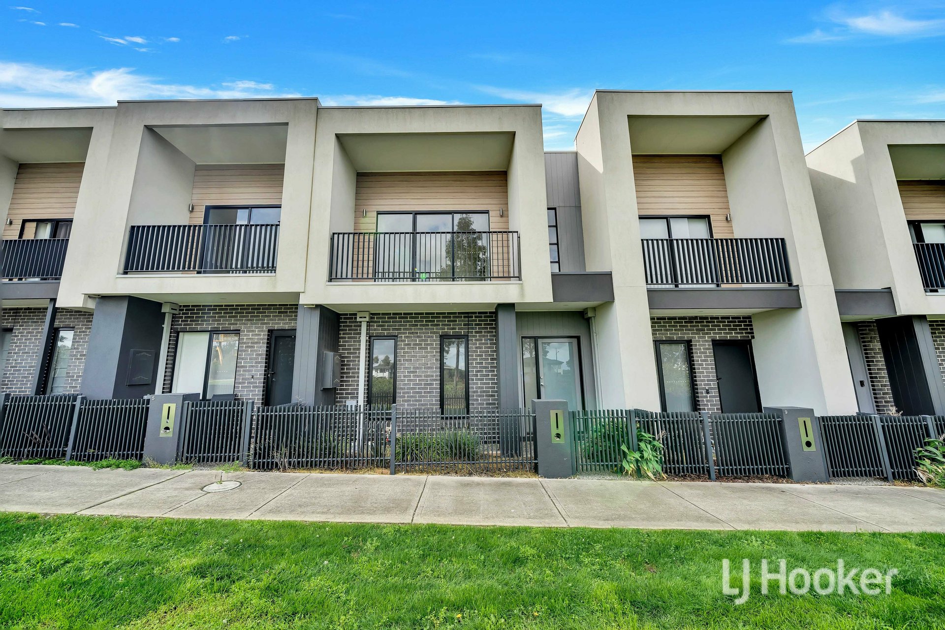 7 Clarence Walk — photo 16 of 17