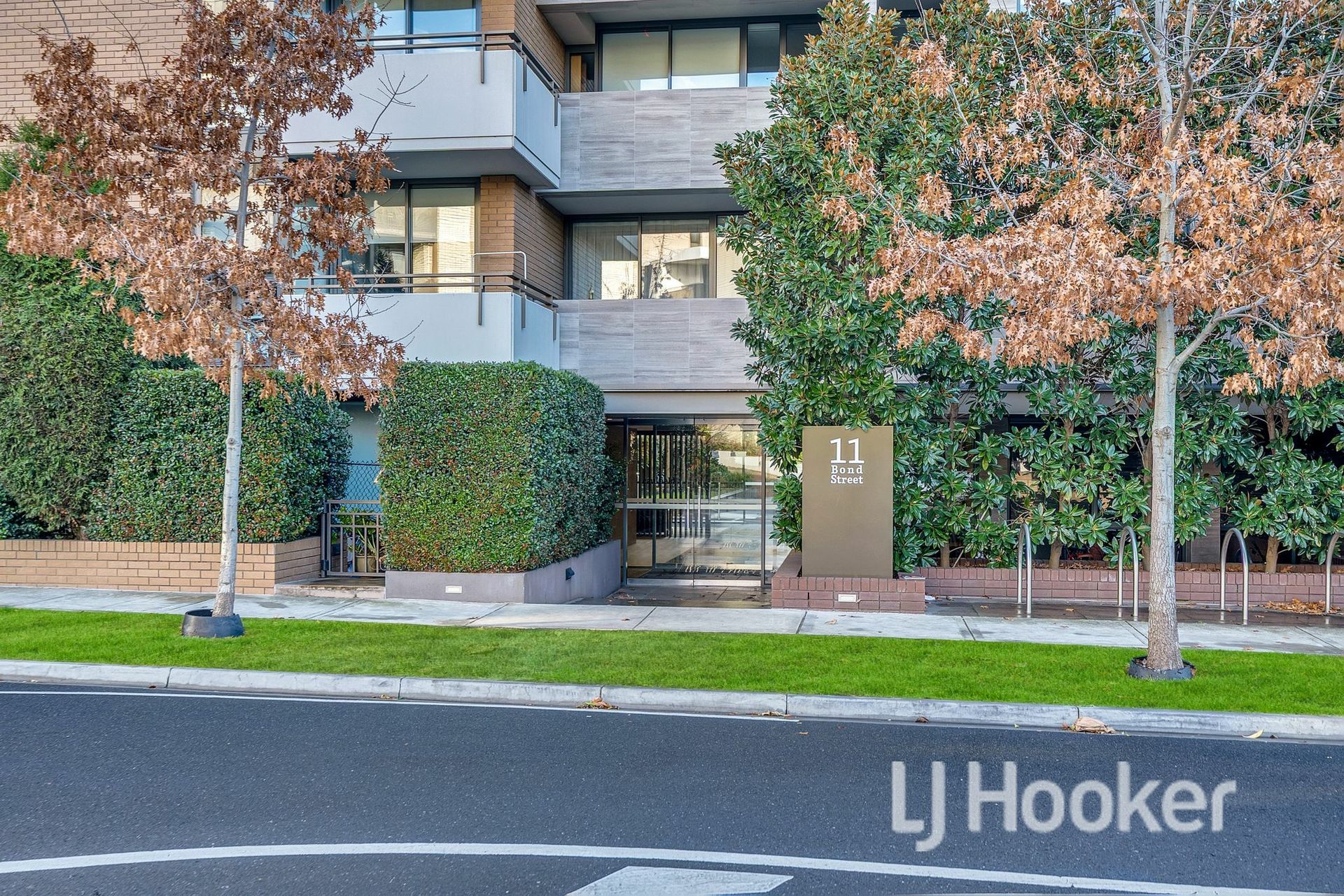 127F/11 Bond Street — photo 10 of 10