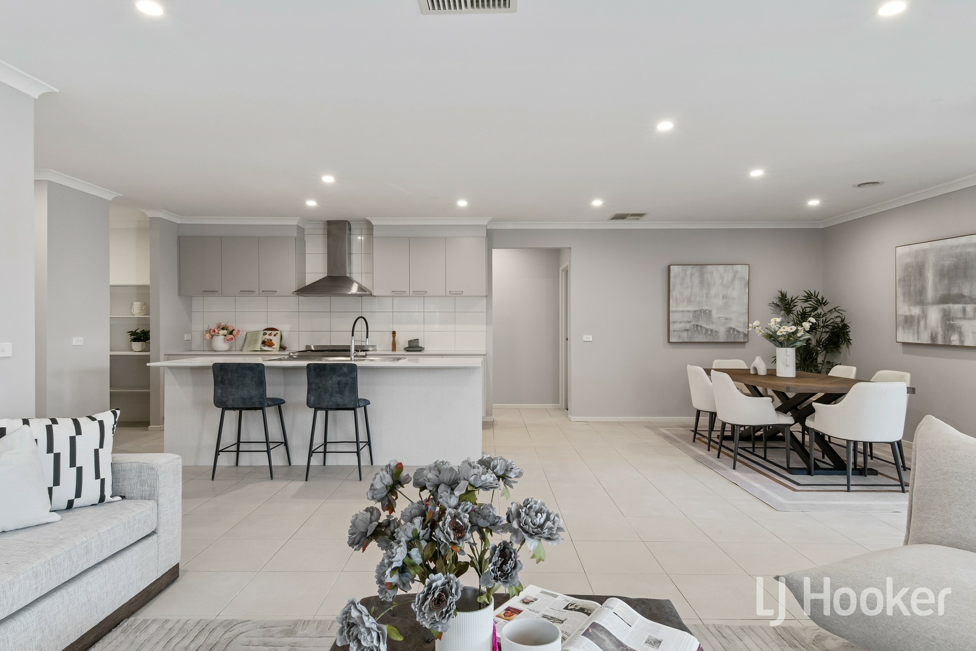 49 Newport Avenue — photo 4 of 10